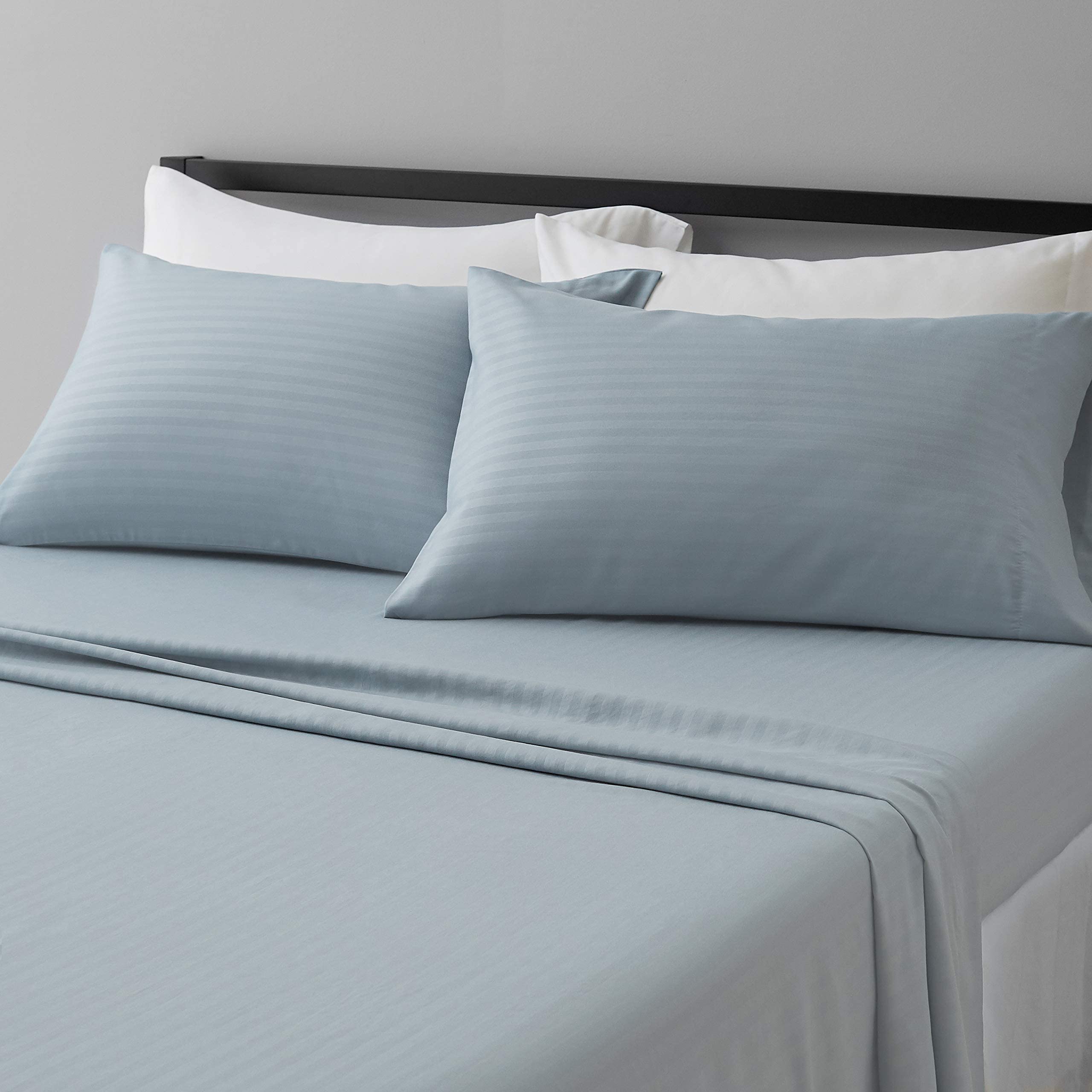 Amazon Basics Breathable, Wrinkle Free Lightweight Microfiber 4-Piece Bed Sheet Set with 14-Inch Deep Pockets, Includes Comfortable Pillowcases, Queen, Peachy Coral, Solid