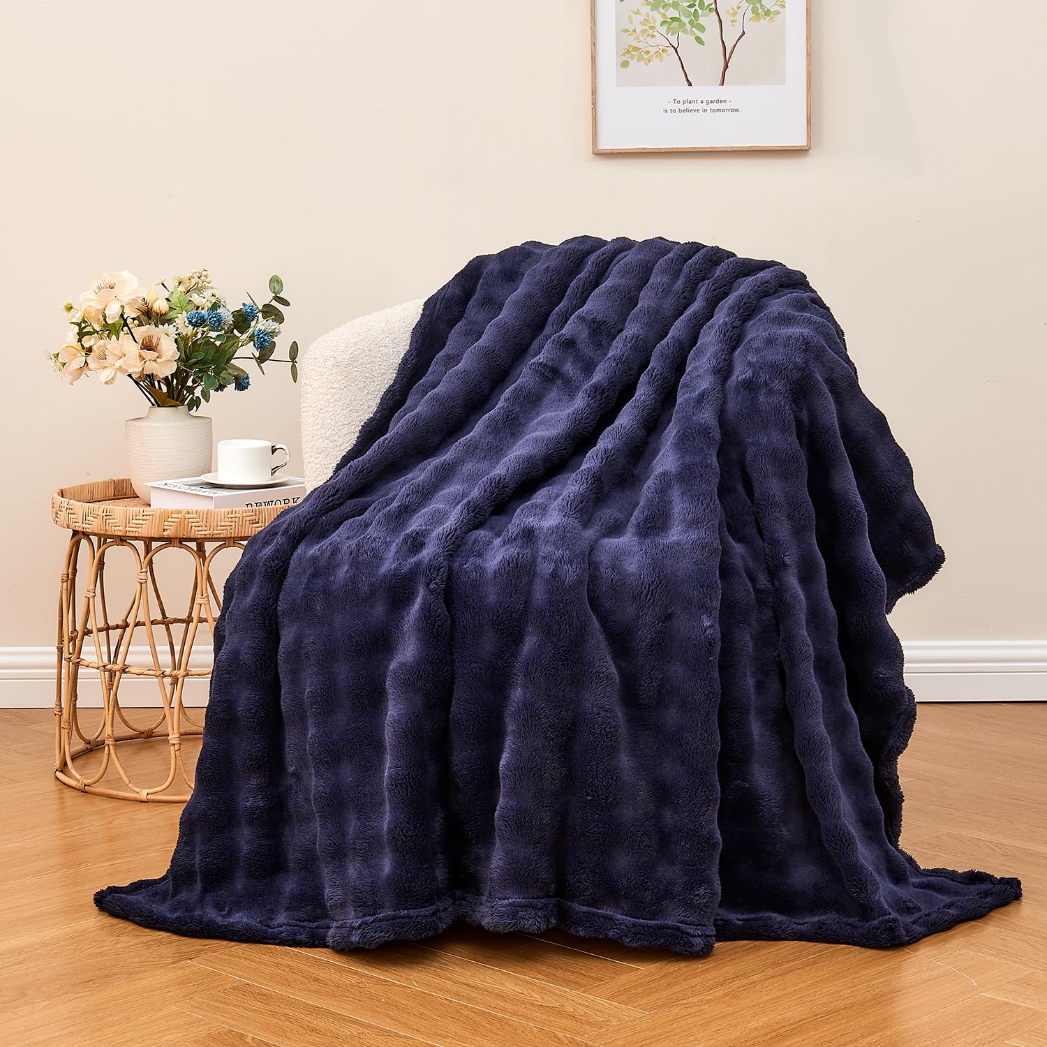 Wajade Soft Fleece Throw Blanket for Couch, 60x80 Inches 3D Bubble Decorative Cozy Fuzzy Flannel Blanket, Lightweight Warm Blanket for Bed Office, Coral Pink
