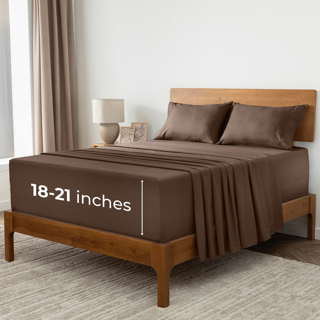 Mellanni Queen Sheets Set - 4 PC Iconic Collection Bedding - Hotel Luxury, Extra Soft, Cooling Bed Sheets - Wrinkle, Fade, Stain Resistant (Queen, White)
