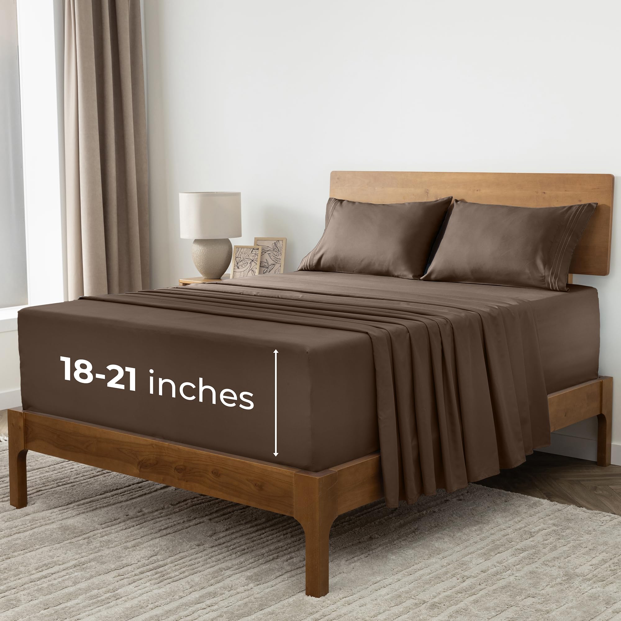 Mellanni Queen Sheets Set - 4 PC Iconic Collection Bedding - Hotel Luxury, Extra Soft, Cooling Bed Sheets - Wrinkle, Fade, Stain Resistant (Queen, White)