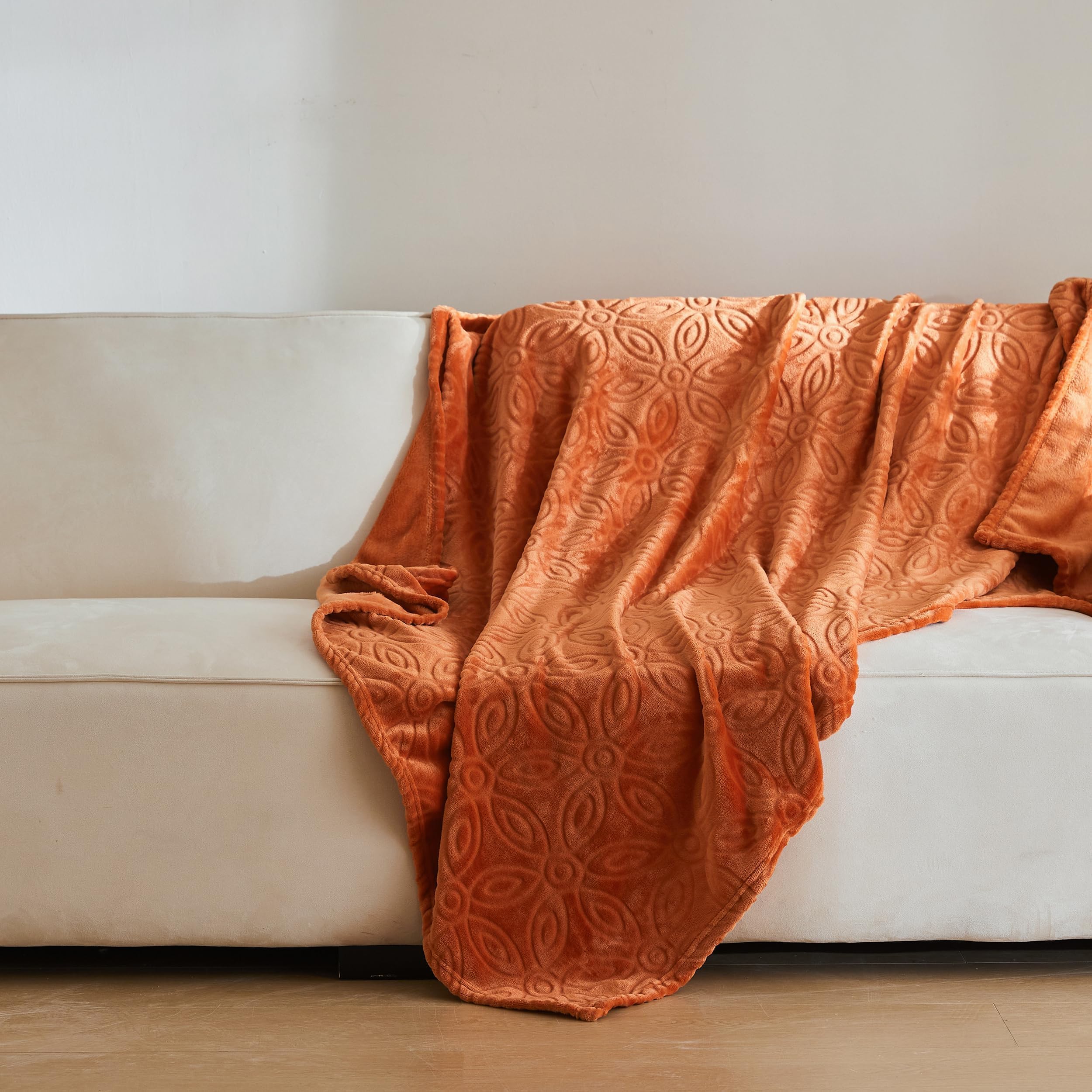 Simple&Opulence Coral Red Throw Blanket for Couch-Super Soft Fluffy Blankets for Women 50x70 Inches Cozy Lightweight Fleece Blanket for Home Decor