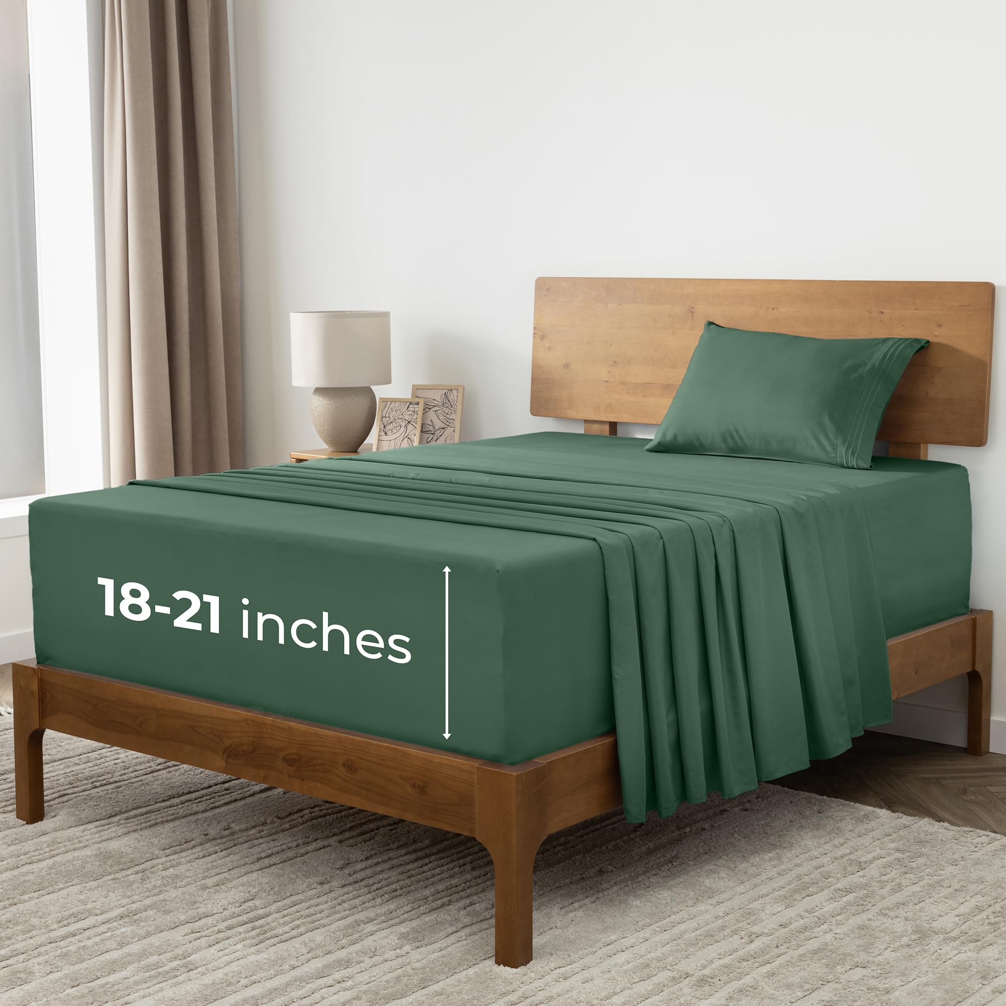 Mellanni Queen Sheets Set - 4 PC Iconic Collection Bedding - Hotel Luxury, Extra Soft, Cooling Bed Sheets - Wrinkle, Fade, Stain Resistant (Queen, White)