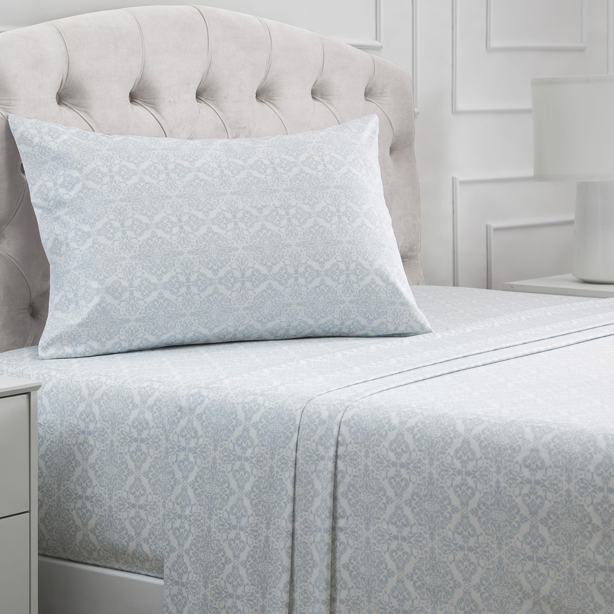 Mellanni Queen Sheets Set - 4 PC Iconic Collection Bedding - Hotel Luxury, Extra Soft, Cooling Bed Sheets - Wrinkle, Fade, Stain Resistant (Queen, White)