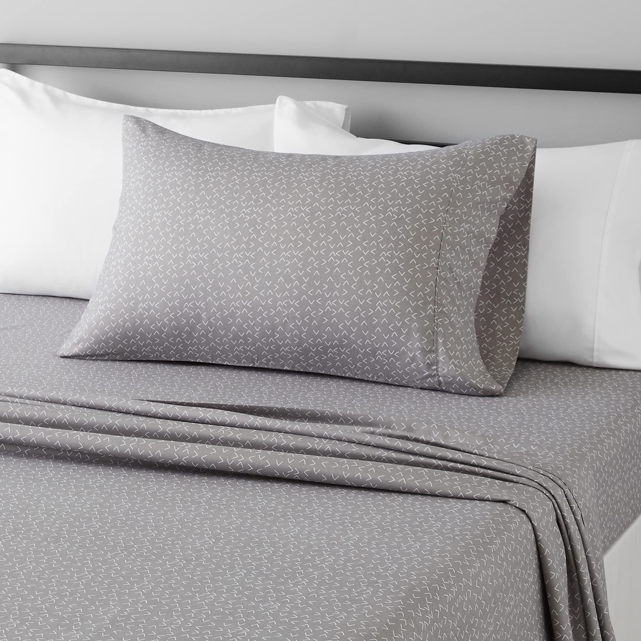 Amazon Basics Breathable, Wrinkle Free Lightweight Microfiber 4-Piece Bed Sheet Set with 14-Inch Deep Pockets, Includes Comfortable Pillowcases, Queen, Peachy Coral, Solid