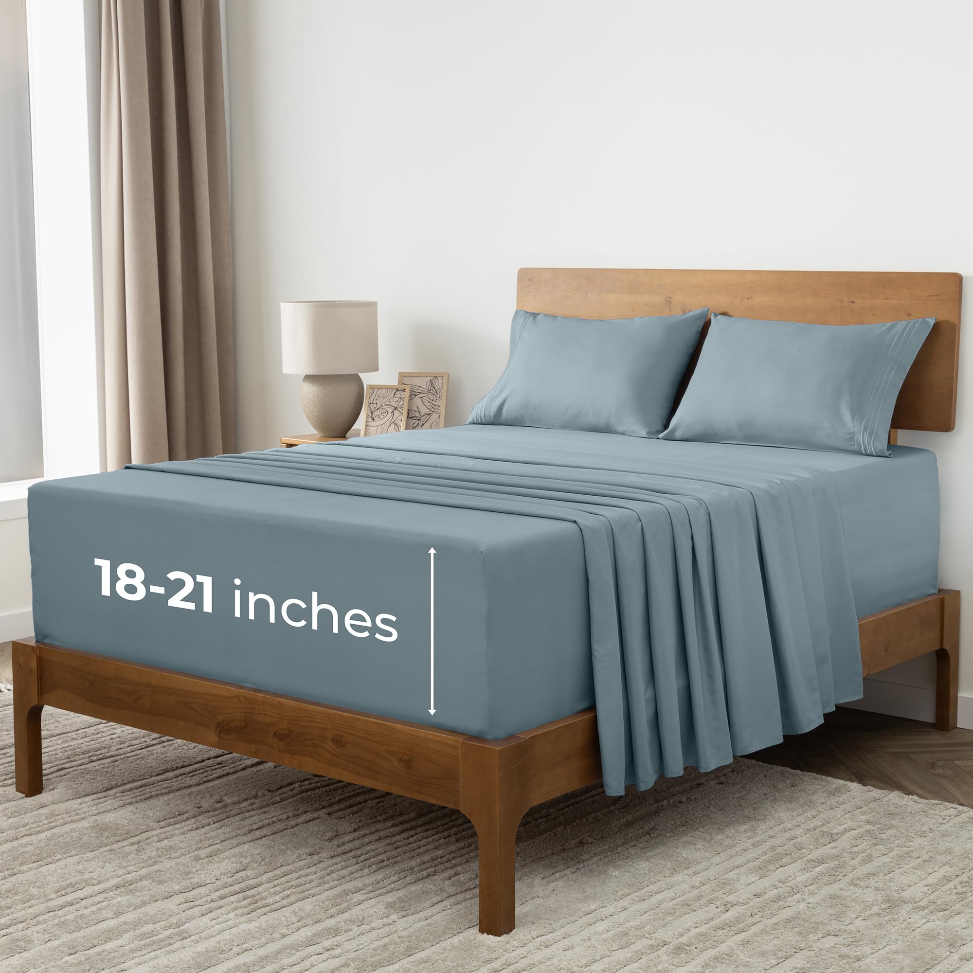 Mellanni Queen Sheets Set - 4 PC Iconic Collection Bedding - Hotel Luxury, Extra Soft, Cooling Bed Sheets - Wrinkle, Fade, Stain Resistant (Queen, White)
