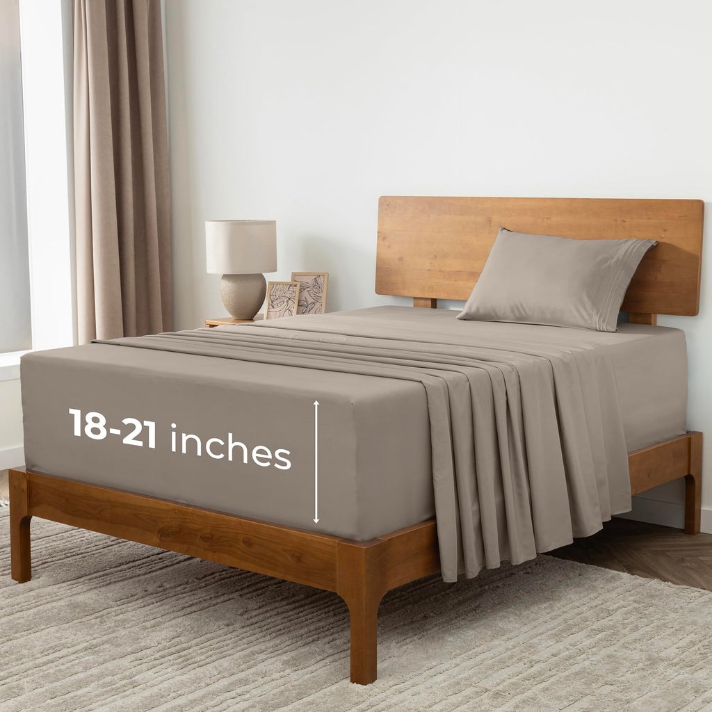 Mellanni Queen Sheets Set - 4 PC Iconic Collection Bedding - Hotel Luxury, Extra Soft, Cooling Bed Sheets - Wrinkle, Fade, Stain Resistant (Queen, White)