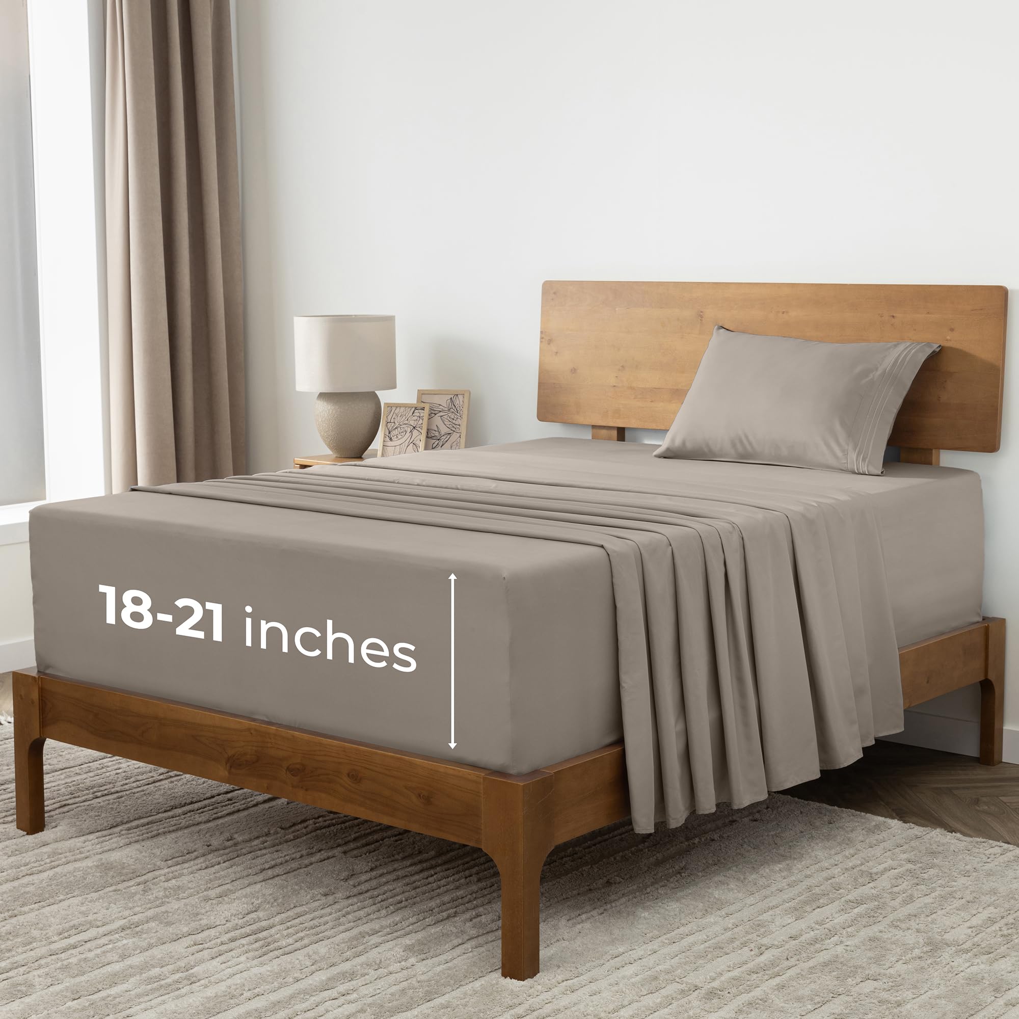 Mellanni Queen Sheets Set - 4 PC Iconic Collection Bedding - Hotel Luxury, Extra Soft, Cooling Bed Sheets - Wrinkle, Fade, Stain Resistant (Queen, White)