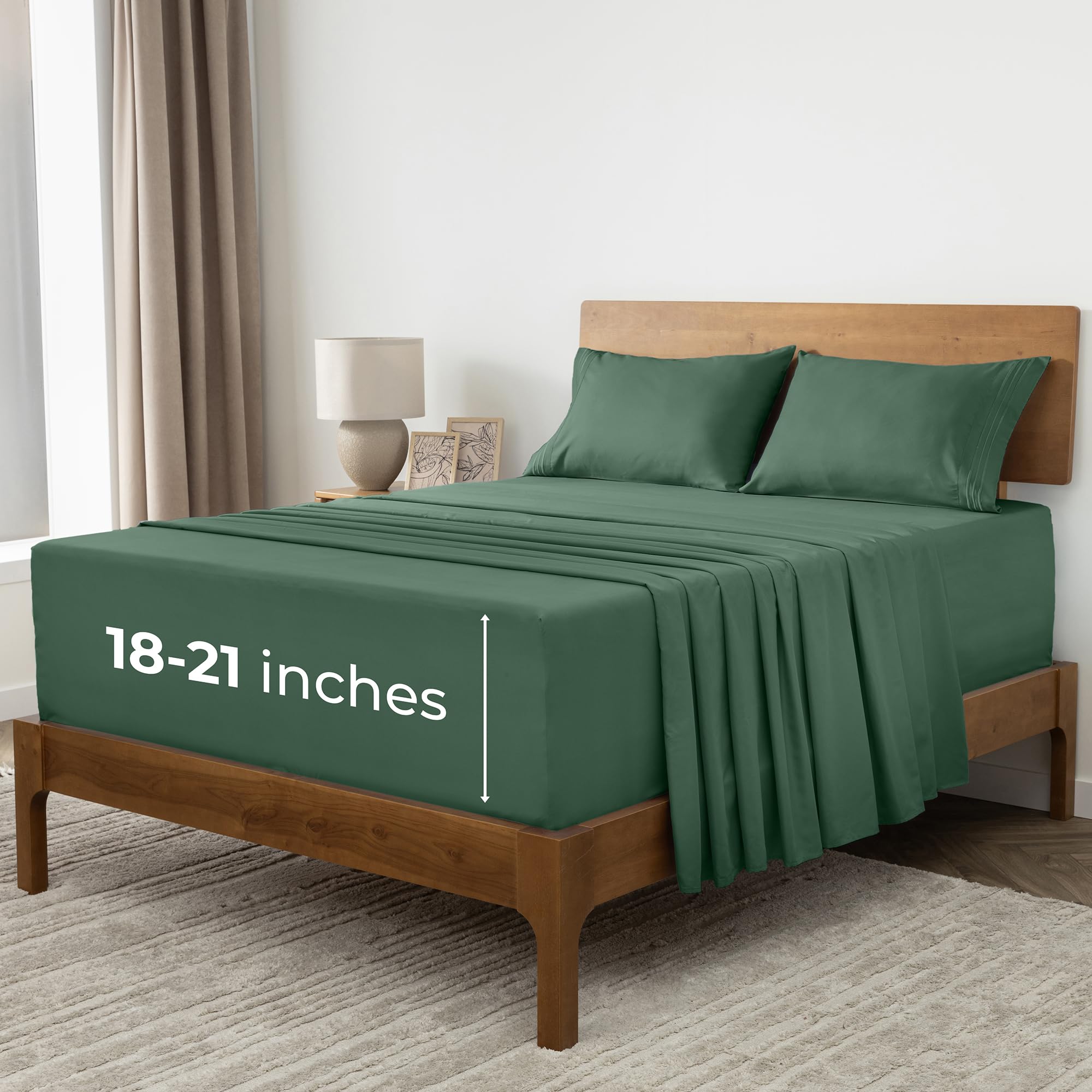 Mellanni Queen Sheets Set - 4 PC Iconic Collection Bedding - Hotel Luxury, Extra Soft, Cooling Bed Sheets - Wrinkle, Fade, Stain Resistant (Queen, White)