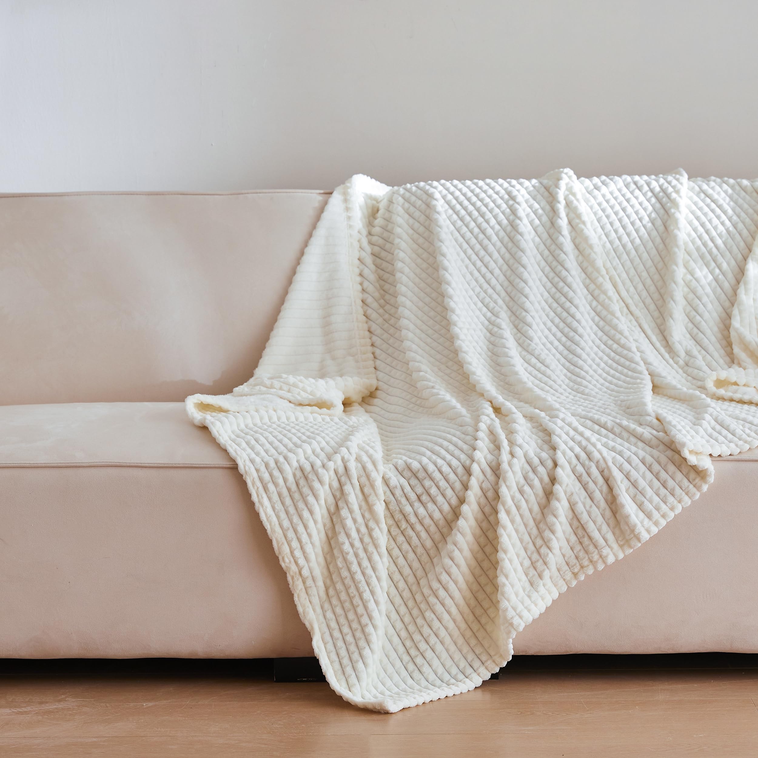 Simple&Opulence Coral Red Throw Blanket for Couch-Super Soft Fluffy Blankets for Women 50x70 Inches Cozy Lightweight Fleece Blanket for Home Decor