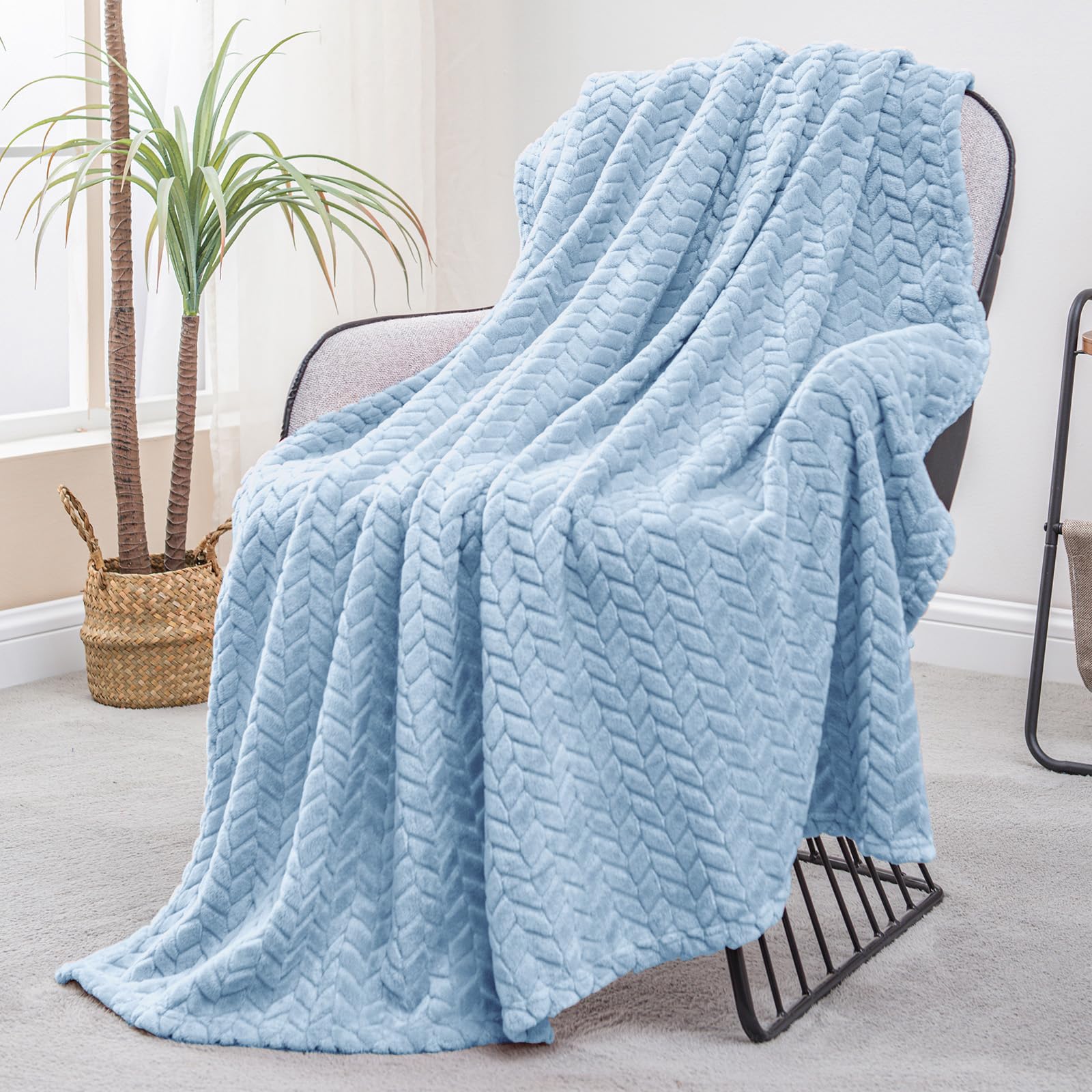 Exclusivo Mezcla Fleece Throw Blanket for Couch Sofa Bedroom, Soft Fuzzy Plush Warm Lightweight Jacquard Flannel Throws for Women, 50x70 Inches, Pink