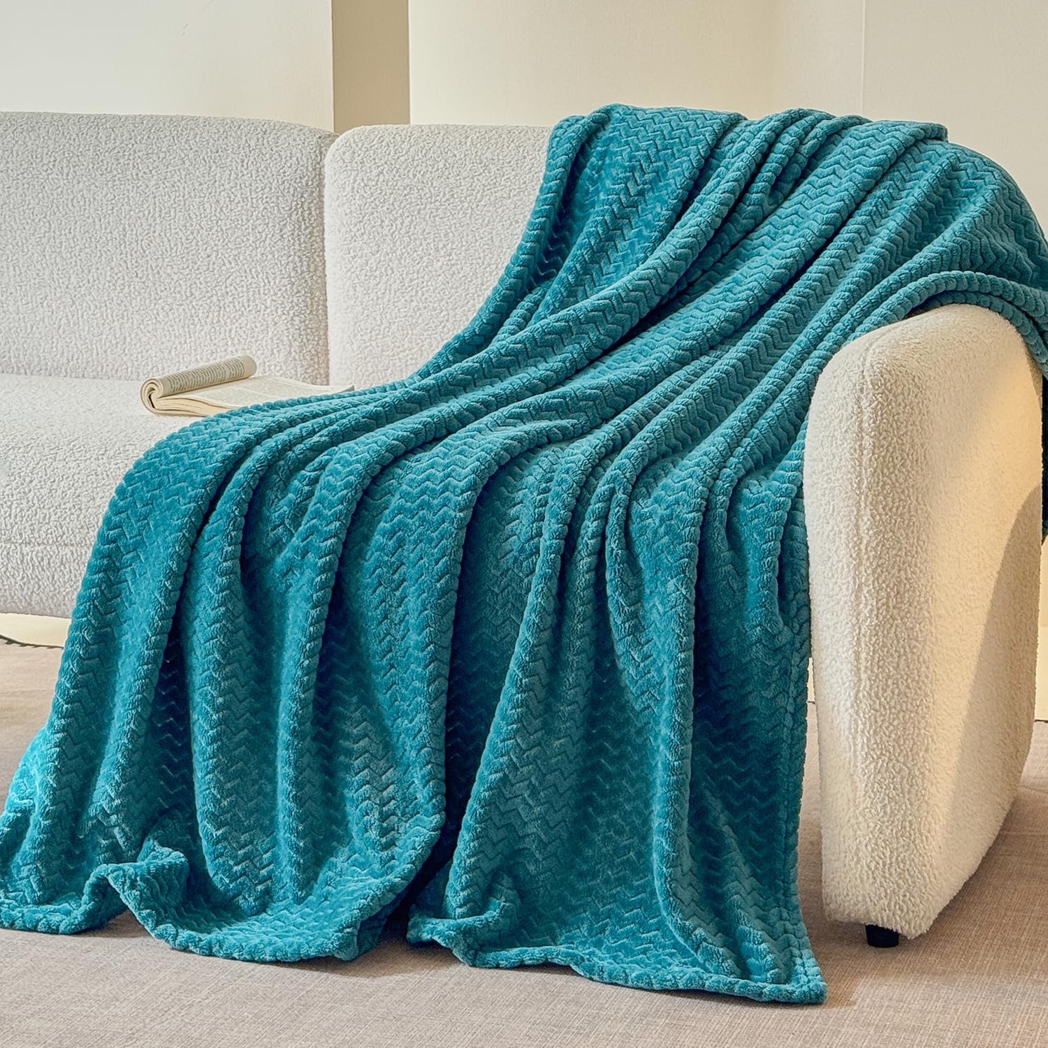 Simple&Opulence Coral Red Throw Blanket for Couch-Super Soft Fluffy Blankets for Women 50x70 Inches Cozy Lightweight Fleece Blanket for Home Decor