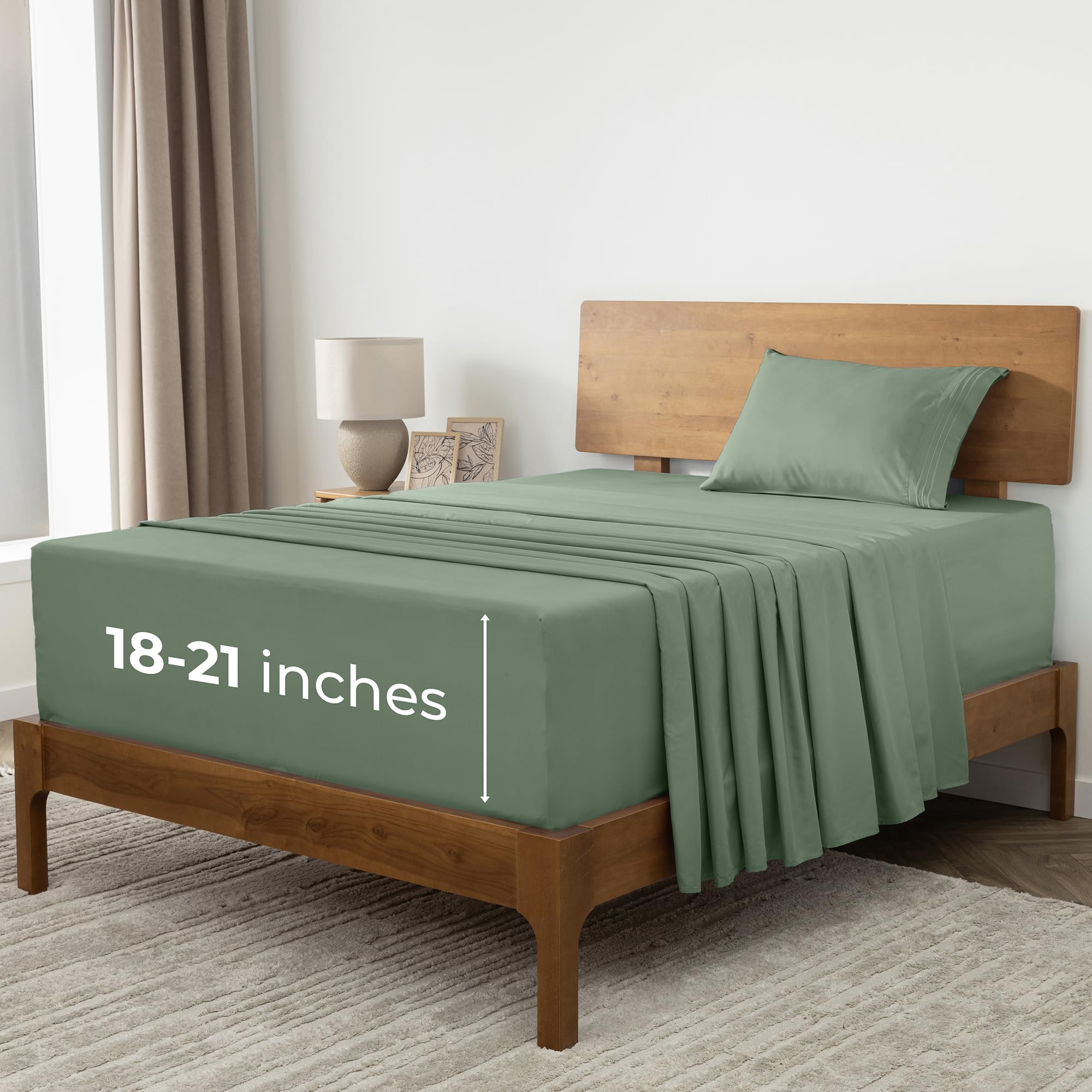 Mellanni Queen Sheets Set - 4 PC Iconic Collection Bedding - Hotel Luxury, Extra Soft, Cooling Bed Sheets - Wrinkle, Fade, Stain Resistant (Queen, White)