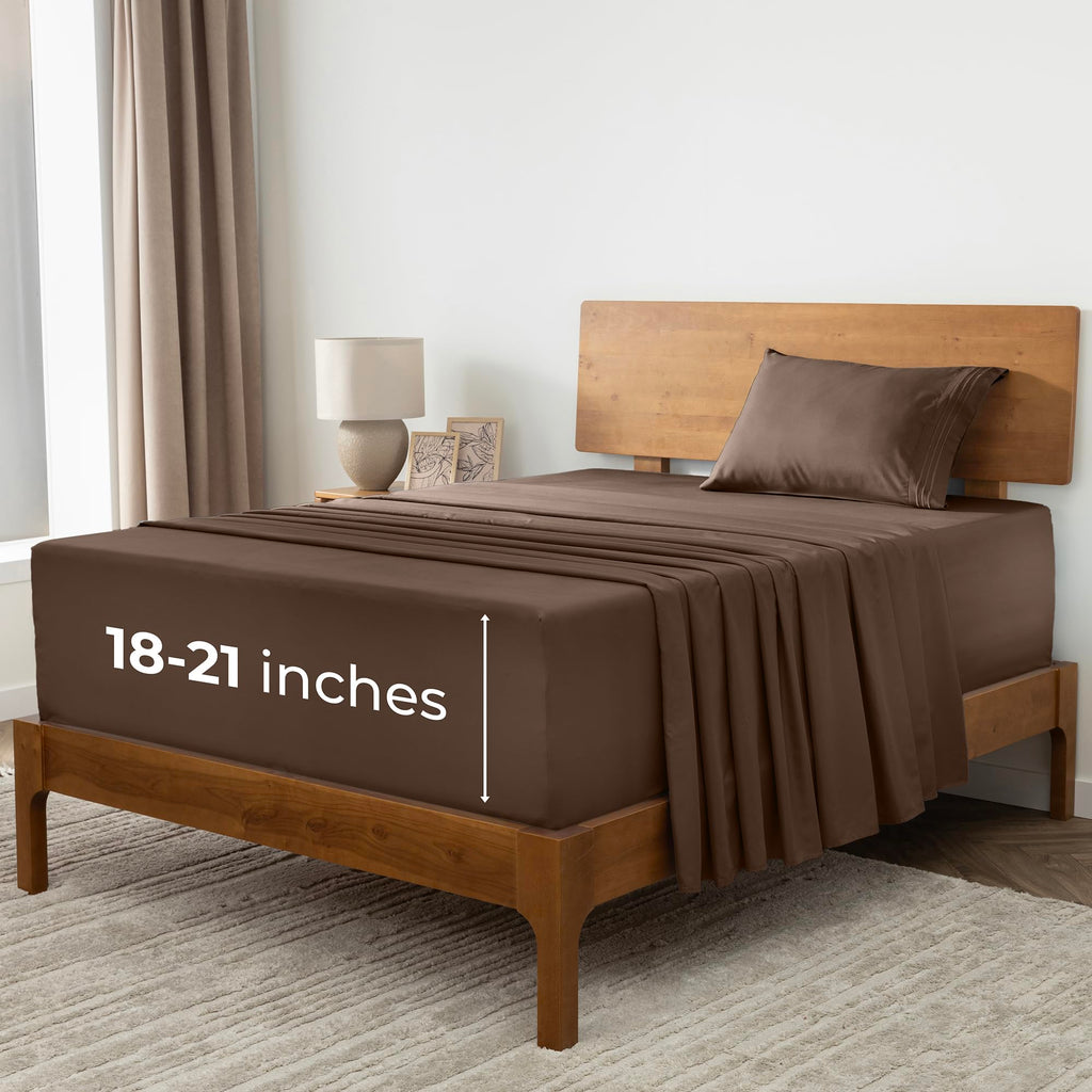 Mellanni Queen Sheets Set - 4 PC Iconic Collection Bedding - Hotel Luxury, Extra Soft, Cooling Bed Sheets - Wrinkle, Fade, Stain Resistant (Queen, White)
