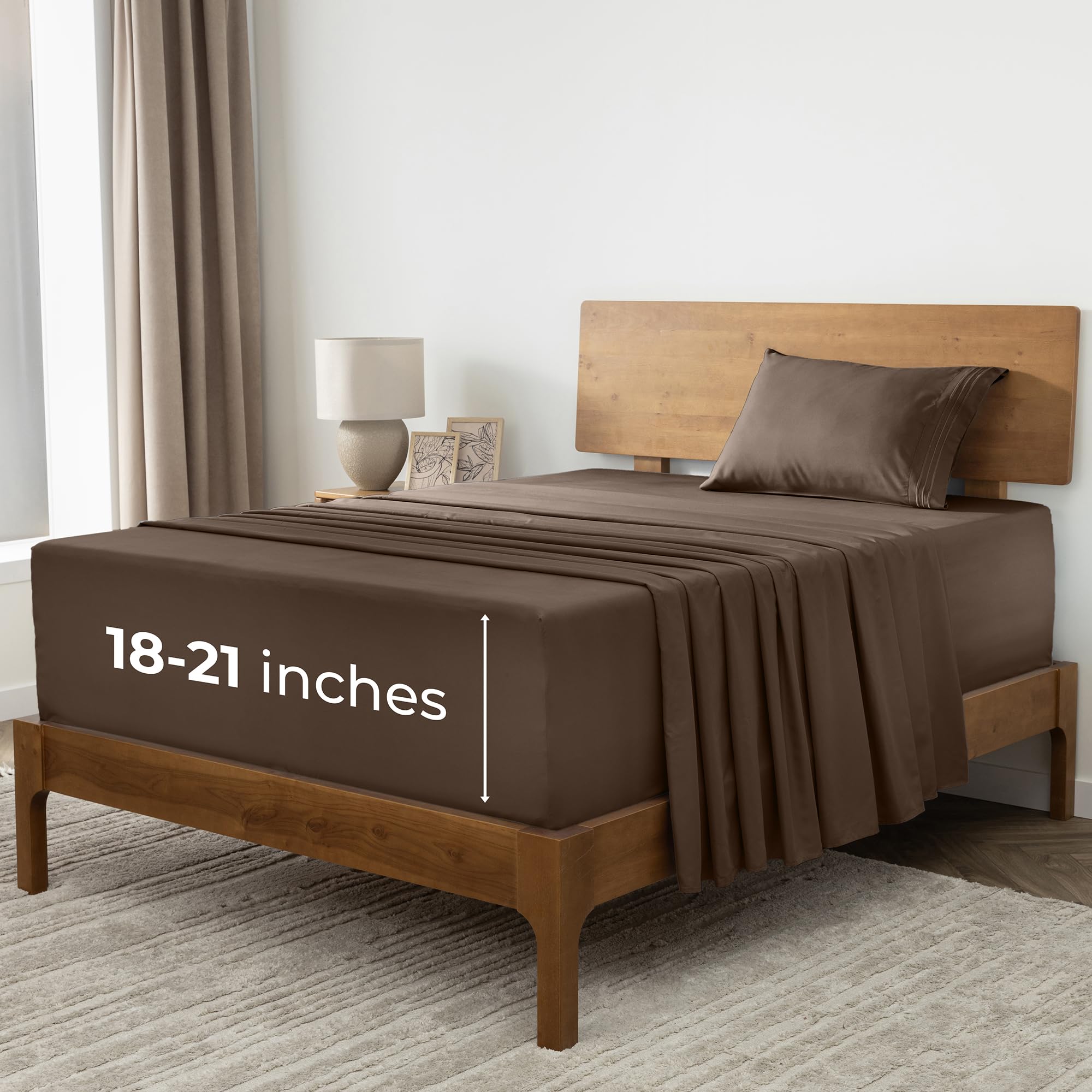 Mellanni Queen Sheets Set - 4 PC Iconic Collection Bedding - Hotel Luxury, Extra Soft, Cooling Bed Sheets - Wrinkle, Fade, Stain Resistant (Queen, White)