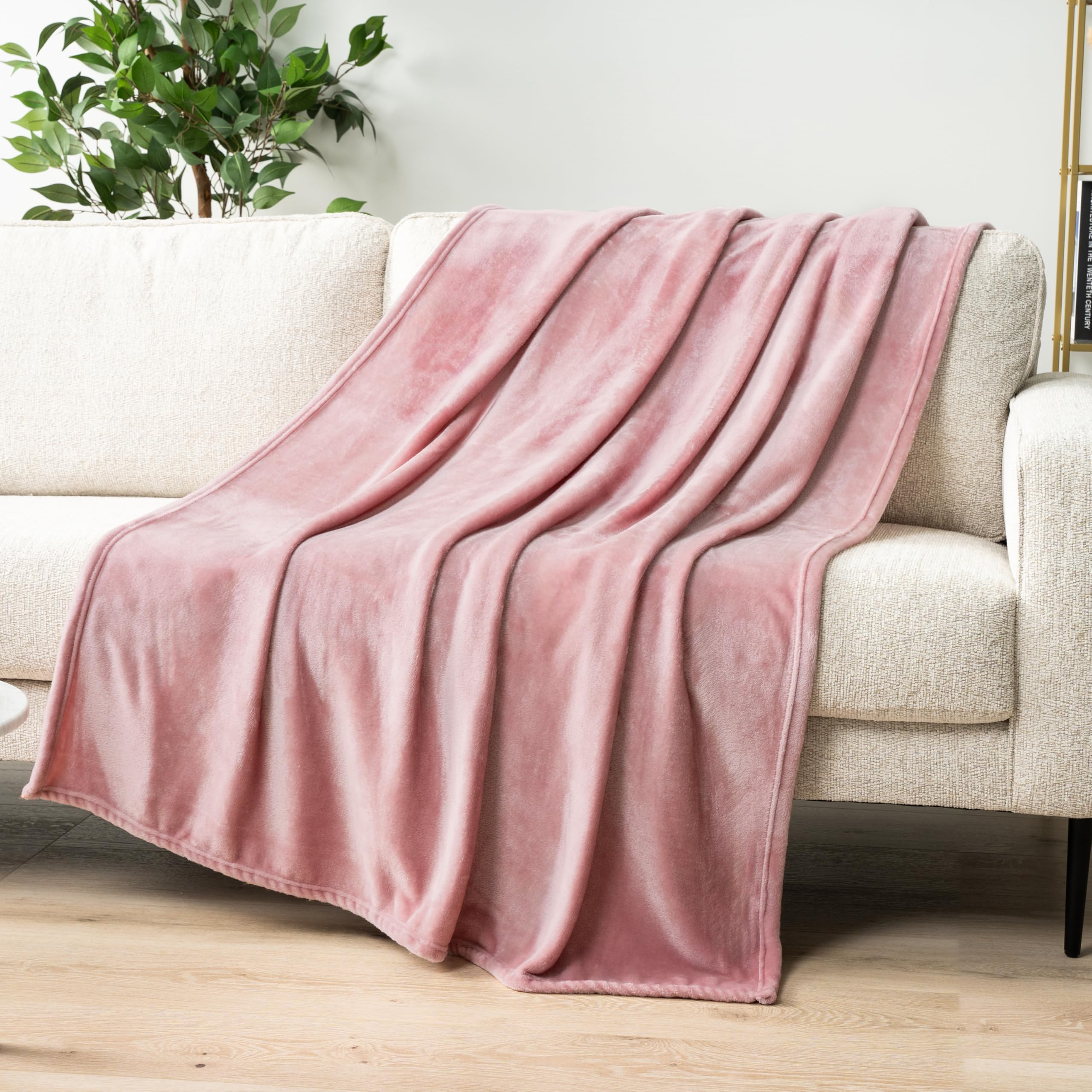 PAVILIA Orange Fleece Throw Blanket for Couch, Coral Peach Soft Fuzzy Fall Flannel Throw for Sofa, Luxury Plush Microfiber Bed Blanket, Cozy Home Halloween Velvet Gift Blanket, 50x60