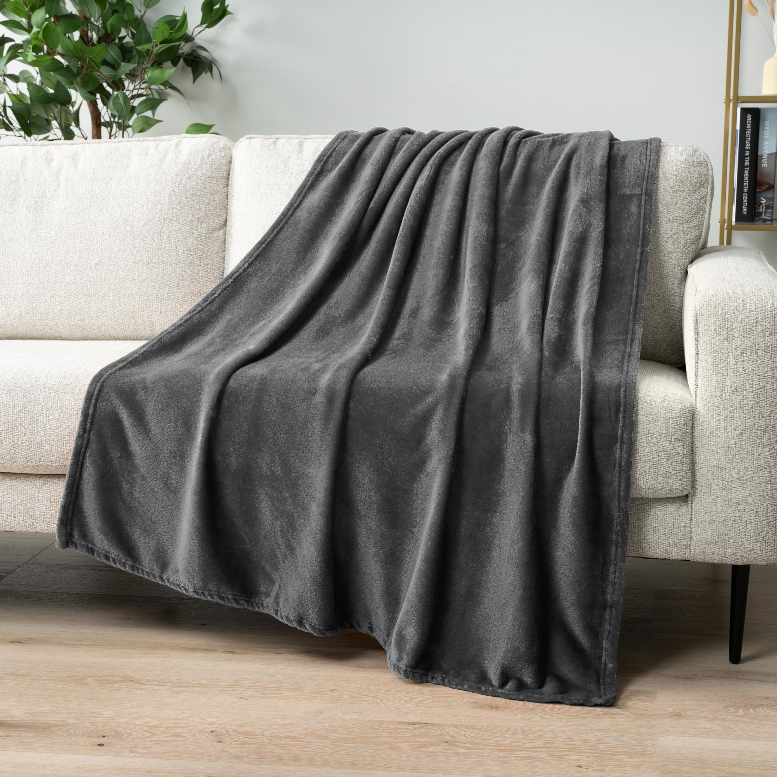PAVILIA Orange Fleece Throw Blanket for Couch, Coral Peach Soft Fuzzy Fall Flannel Throw for Sofa, Luxury Plush Microfiber Bed Blanket, Cozy Home Halloween Velvet Gift Blanket, 50x60