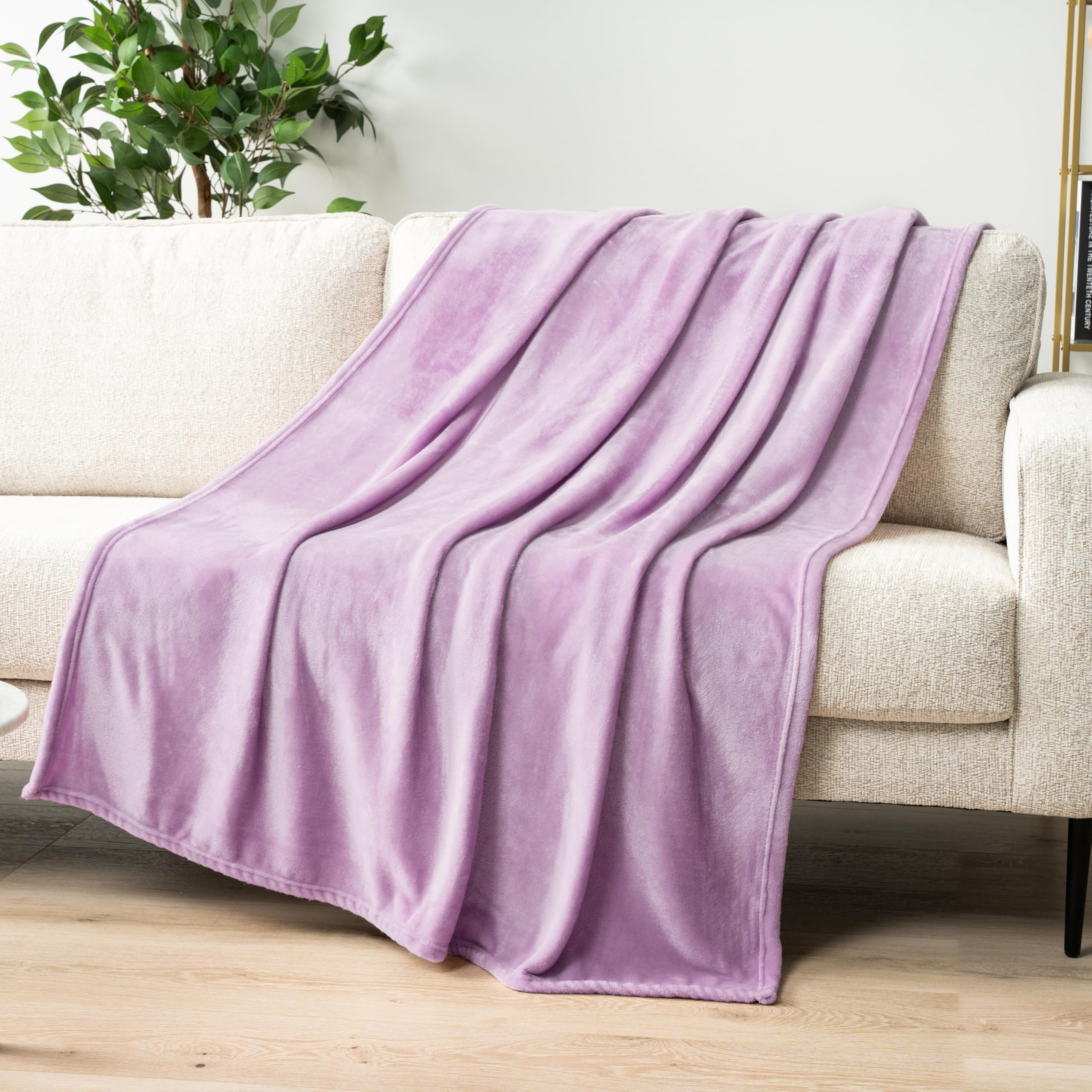 PAVILIA Orange Fleece Throw Blanket for Couch, Coral Peach Soft Fuzzy Fall Flannel Throw for Sofa, Luxury Plush Microfiber Bed Blanket, Cozy Home Halloween Velvet Gift Blanket, 50x60