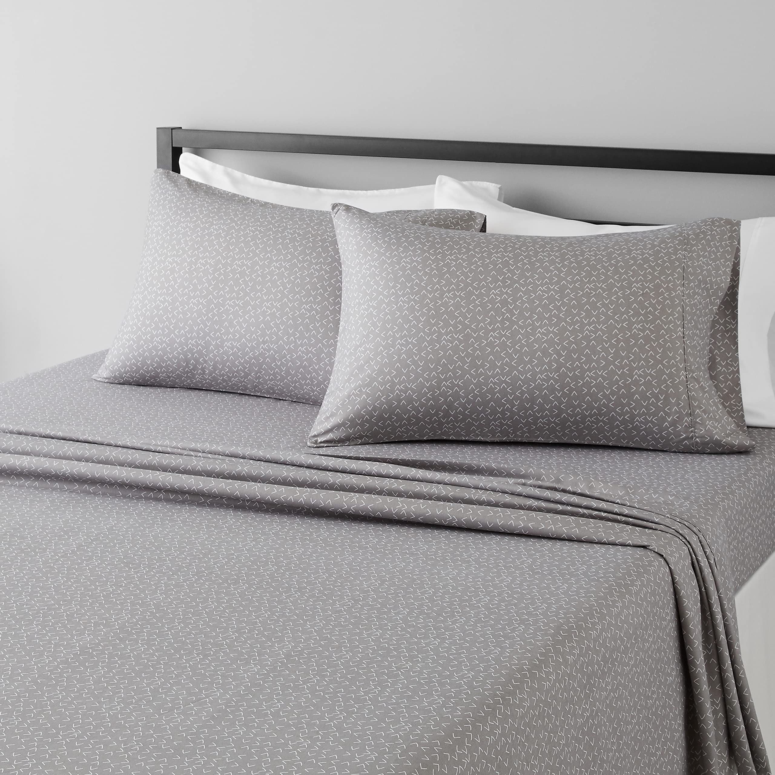 Amazon Basics Breathable, Wrinkle Free Lightweight Microfiber 4-Piece Bed Sheet Set with 14-Inch Deep Pockets, Includes Comfortable Pillowcases, Queen, Peachy Coral, Solid