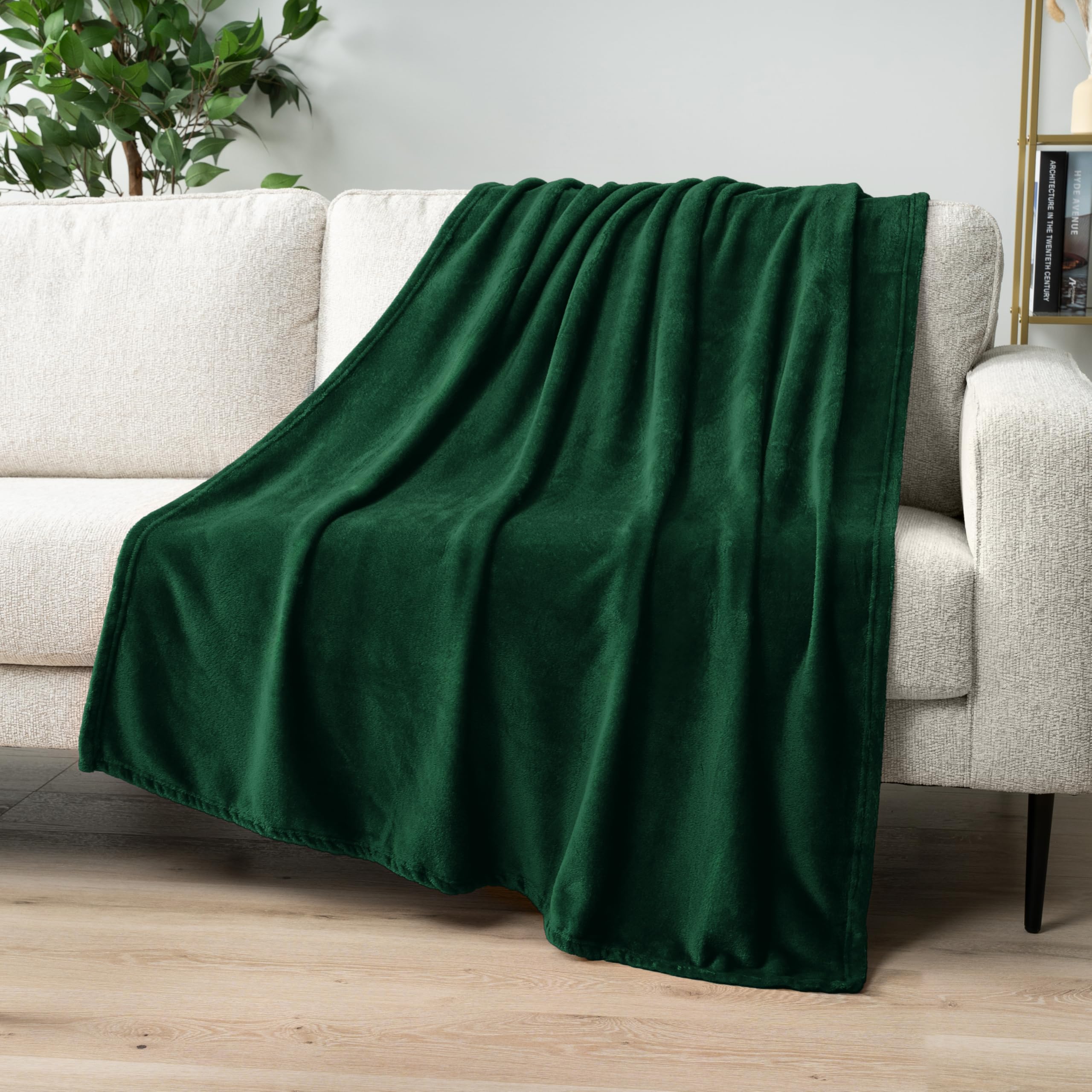 PAVILIA Orange Fleece Throw Blanket for Couch, Coral Peach Soft Fuzzy Fall Flannel Throw for Sofa, Luxury Plush Microfiber Bed Blanket, Cozy Home Halloween Velvet Gift Blanket, 50x60