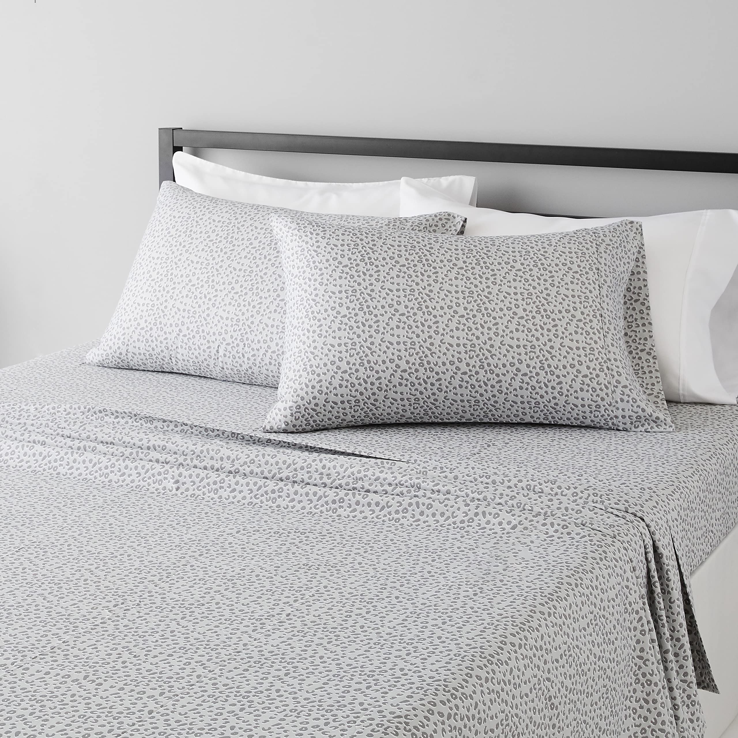 Amazon Basics Breathable, Wrinkle Free Lightweight Microfiber 4-Piece Bed Sheet Set with 14-Inch Deep Pockets, Includes Comfortable Pillowcases, Queen, Peachy Coral, Solid