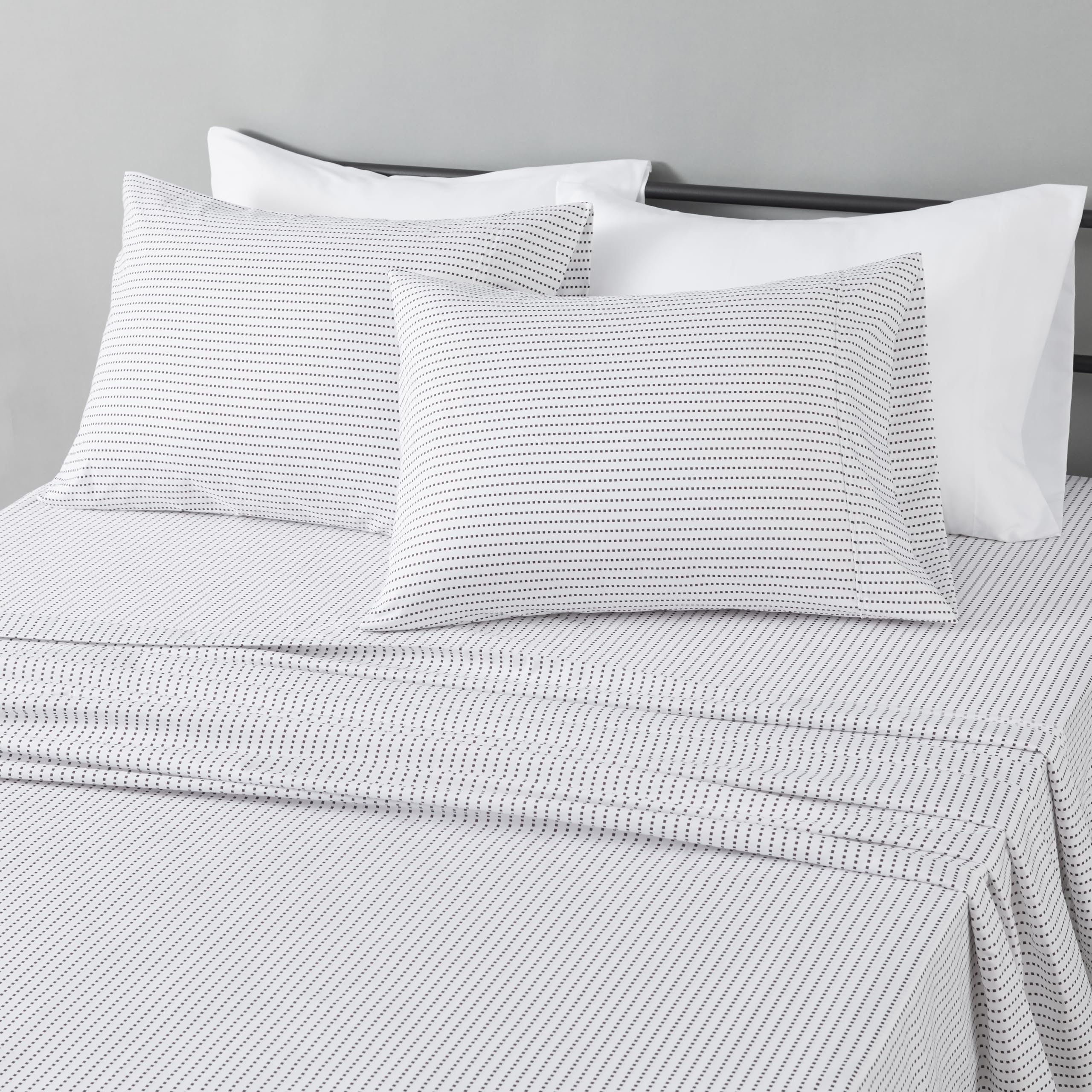 Amazon Basics Breathable, Wrinkle Free Lightweight Microfiber 4-Piece Bed Sheet Set with 14-Inch Deep Pockets, Includes Comfortable Pillowcases, Queen, Peachy Coral, Solid