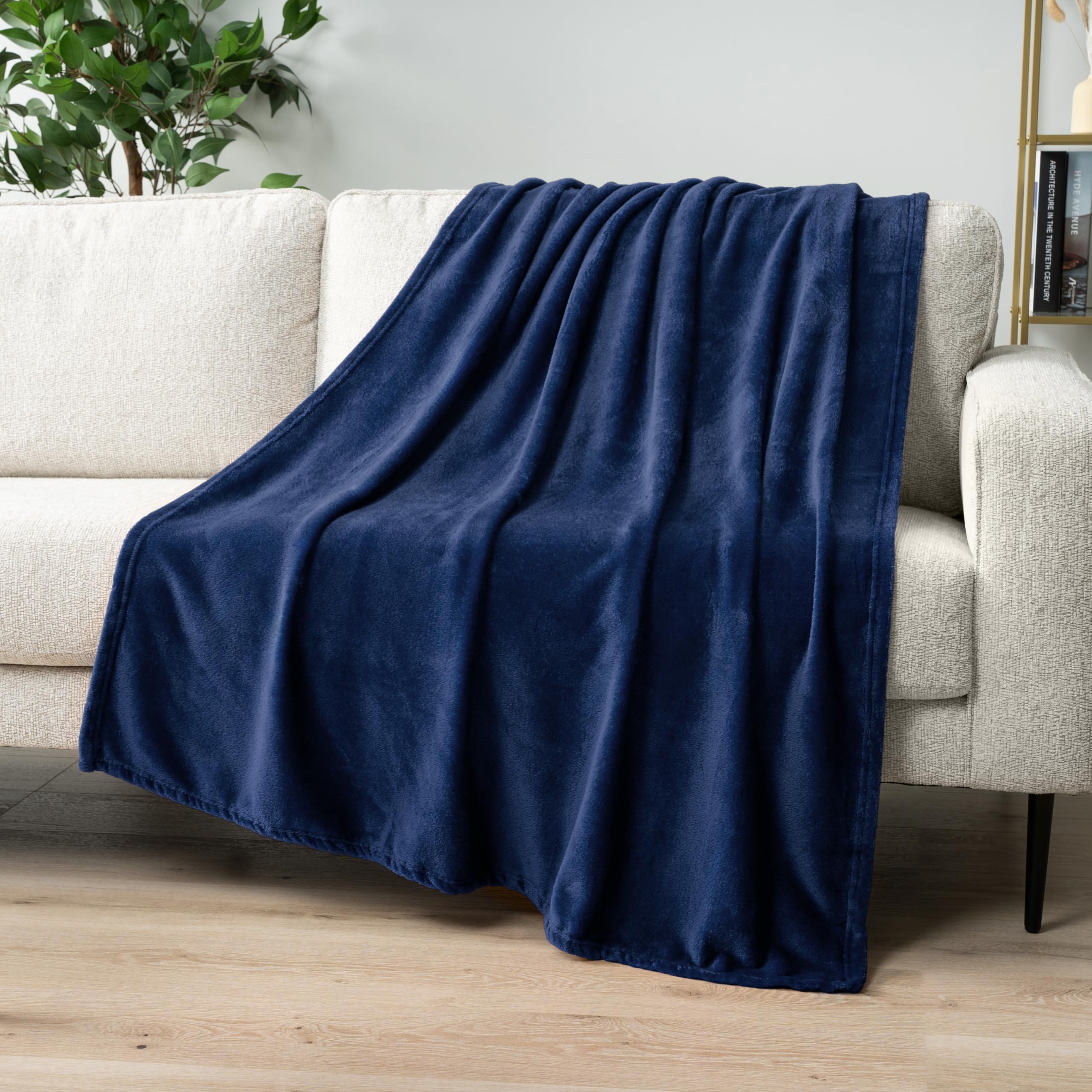 PAVILIA Orange Fleece Throw Blanket for Couch, Coral Peach Soft Fuzzy Fall Flannel Throw for Sofa, Luxury Plush Microfiber Bed Blanket, Cozy Home Halloween Velvet Gift Blanket, 50x60