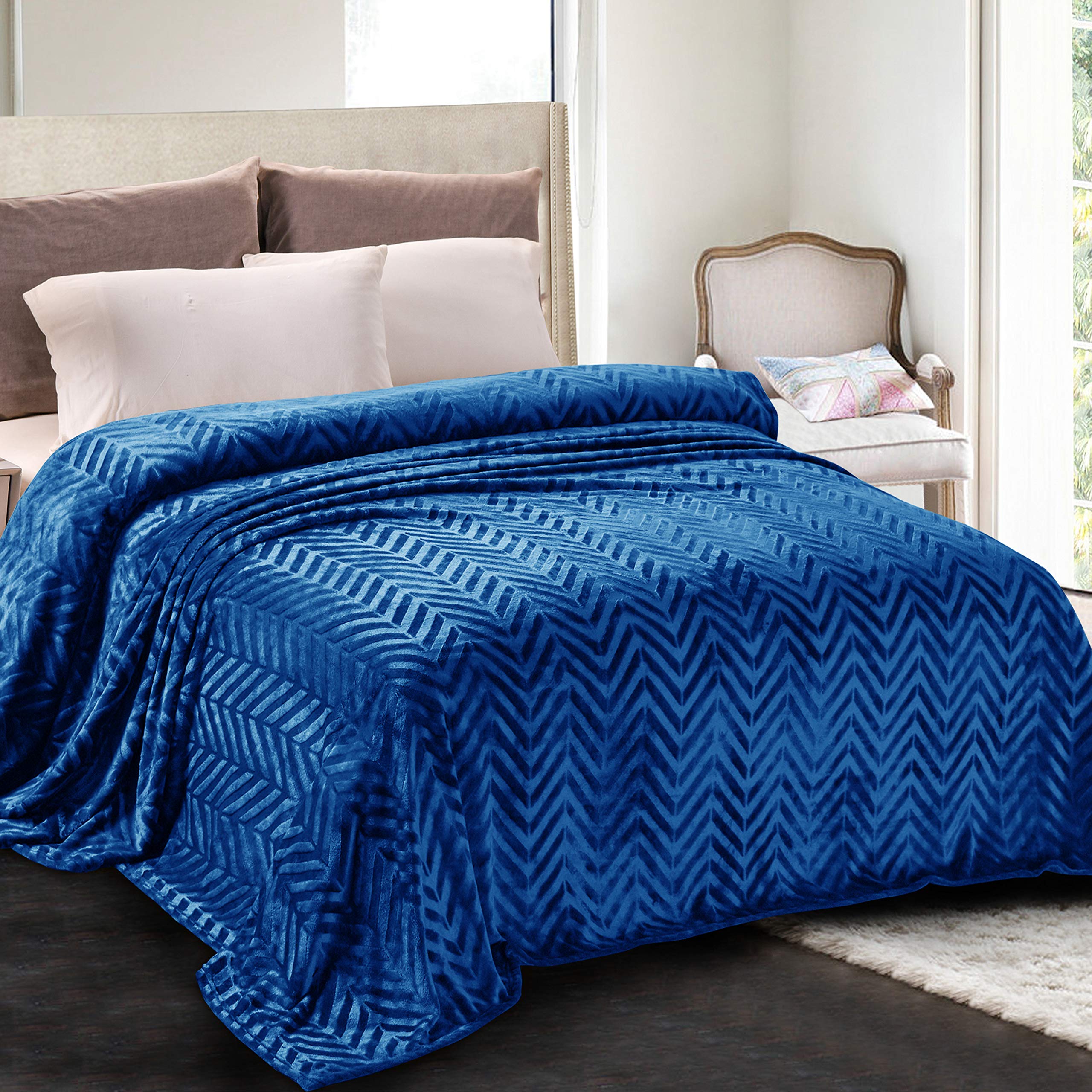 Whale Flotilla Flannel Fleece Throw Blanket for Couch Sofa Bed, Lightweight Breathable Soft Throws Plush Fluffy Chevron Design Decorative Blankets for All Season, 50x60 Inch, Coral