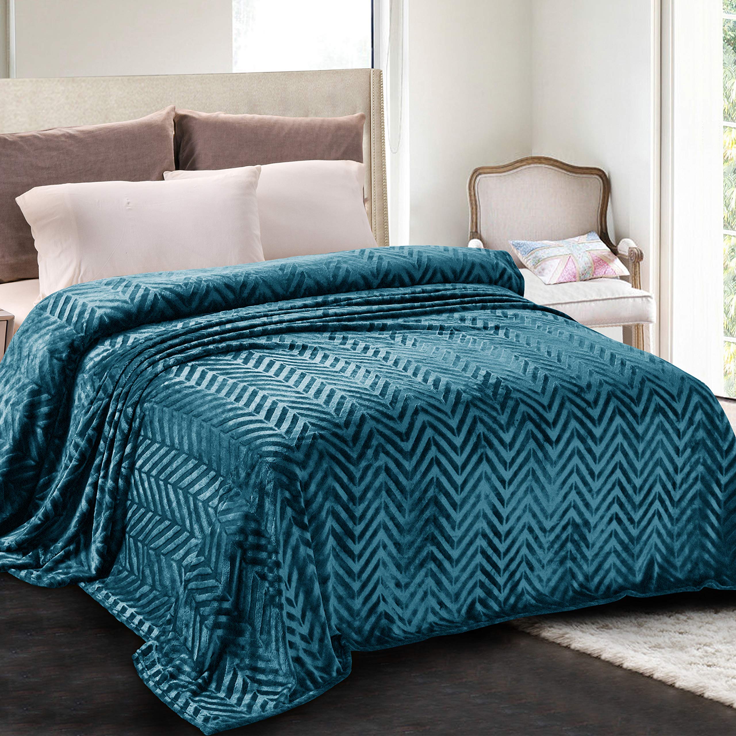 Whale Flotilla Flannel Fleece Throw Blanket for Couch Sofa Bed, Lightweight Breathable Soft Throws Plush Fluffy Chevron Design Decorative Blankets for All Season, 50x60 Inch, Coral