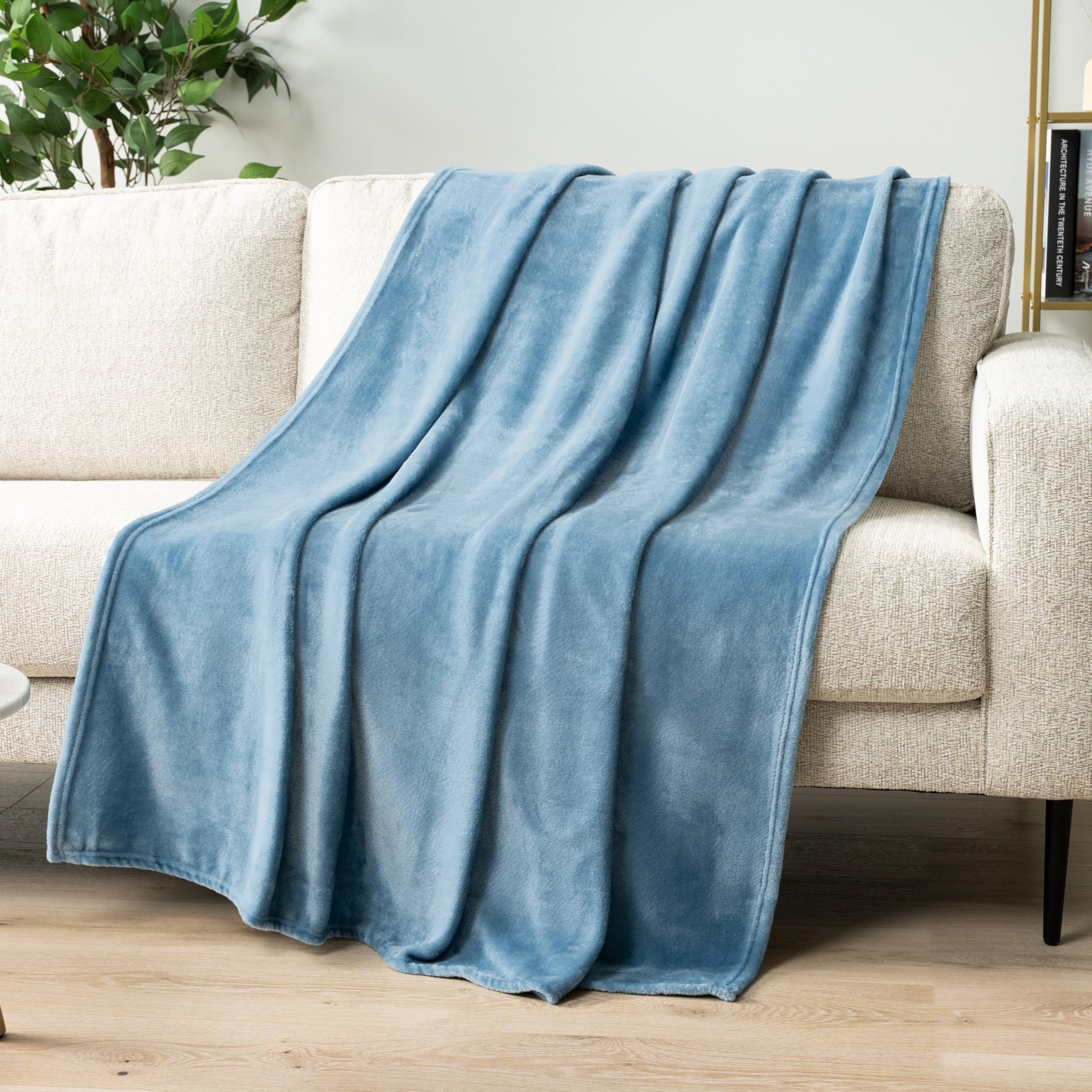 PAVILIA Orange Fleece Throw Blanket for Couch, Coral Peach Soft Fuzzy Fall Flannel Throw for Sofa, Luxury Plush Microfiber Bed Blanket, Cozy Home Halloween Velvet Gift Blanket, 50x60