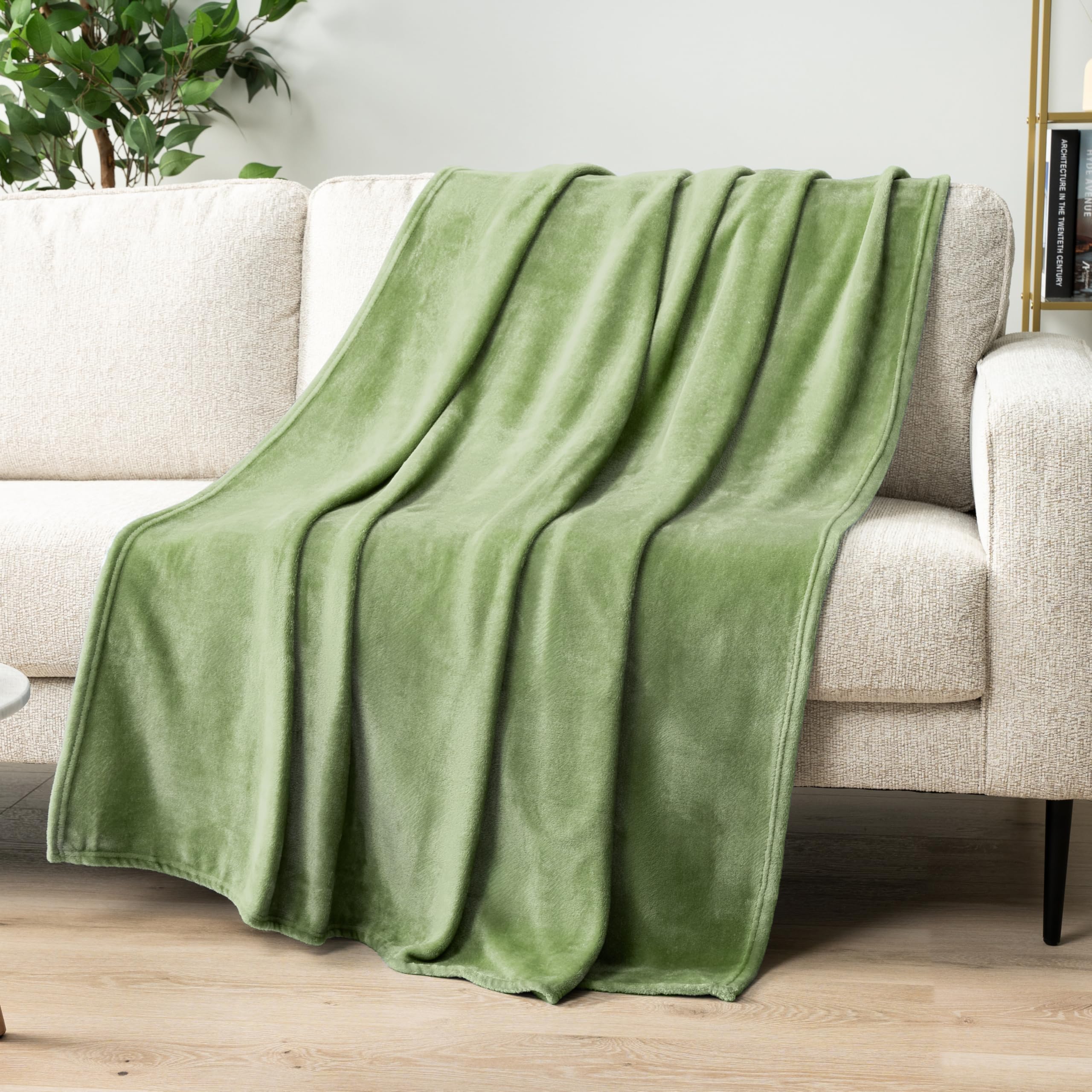 PAVILIA Orange Fleece Throw Blanket for Couch, Coral Peach Soft Fuzzy Fall Flannel Throw for Sofa, Luxury Plush Microfiber Bed Blanket, Cozy Home Halloween Velvet Gift Blanket, 50x60