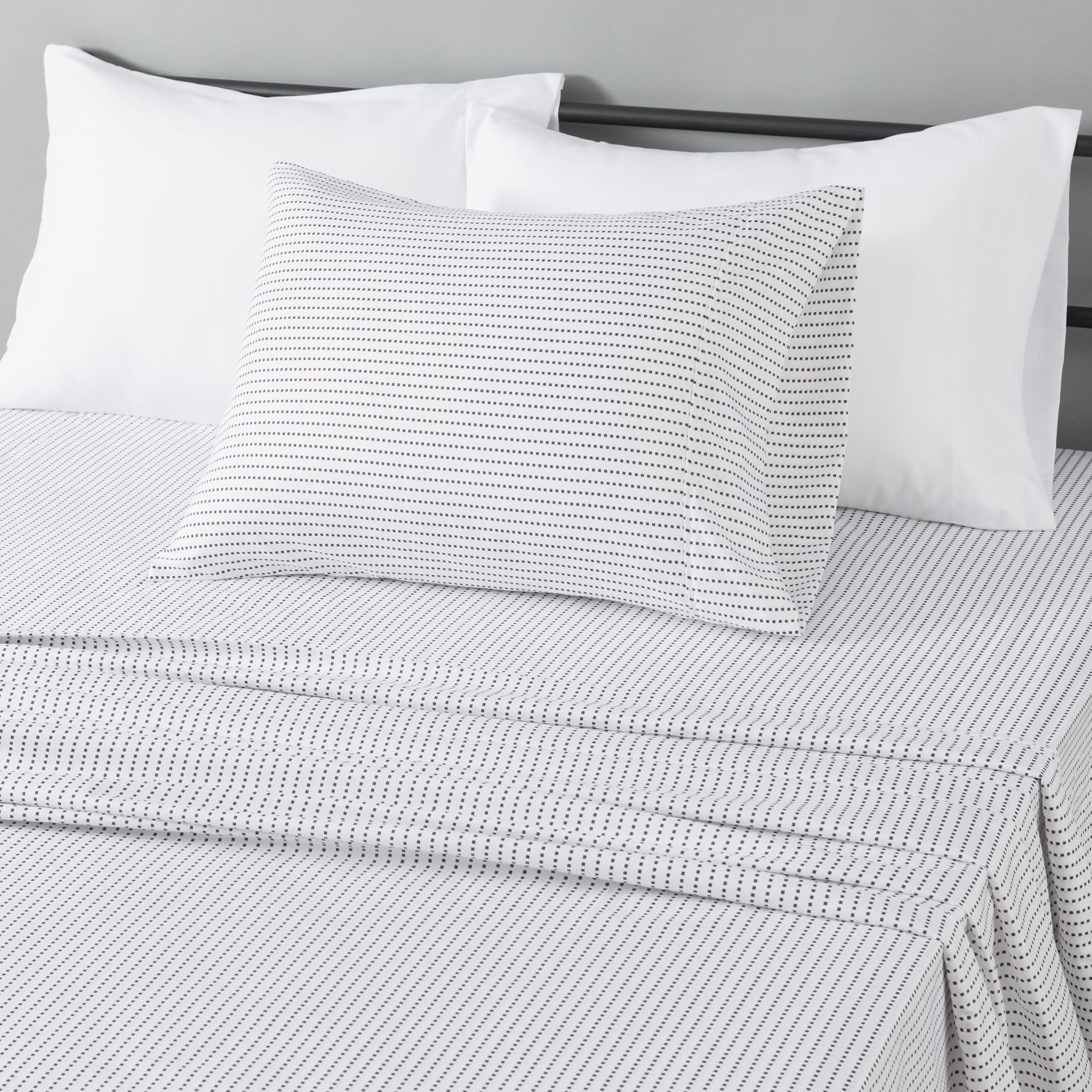 Amazon Basics Breathable, Wrinkle Free Lightweight Microfiber 4-Piece Bed Sheet Set with 14-Inch Deep Pockets, Includes Comfortable Pillowcases, Queen, Peachy Coral, Solid