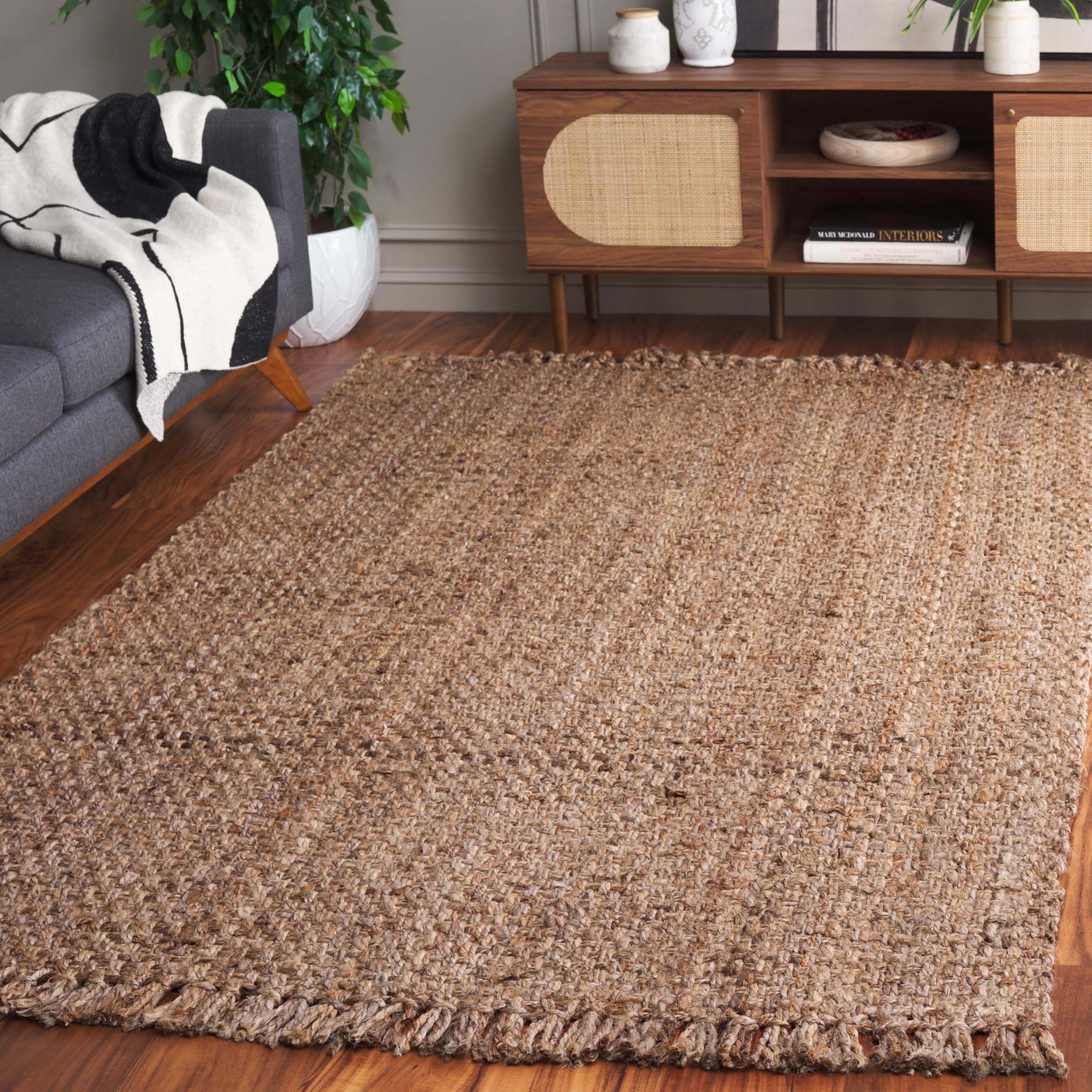 SAFAVIEH Natural Fiber Collection Runner Rug - 2'6" x 6', Natural, Handmade Tassel Jute, Ideal for High Traffic Areas in Living Room, Bedroom (NF467A)