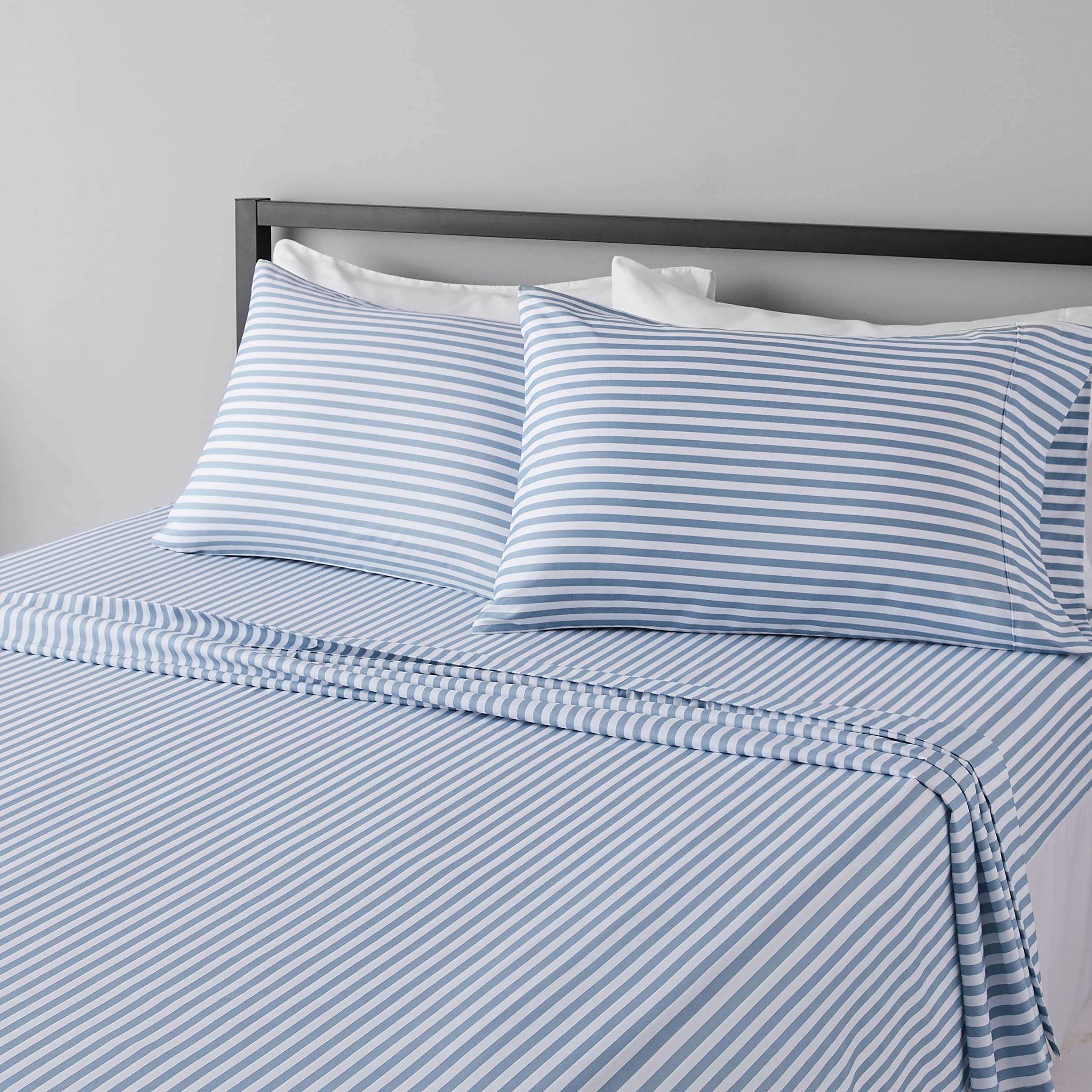 Amazon Basics Breathable, Wrinkle Free Lightweight Microfiber 4-Piece Bed Sheet Set with 14-Inch Deep Pockets, Includes Comfortable Pillowcases, Queen, Peachy Coral, Solid