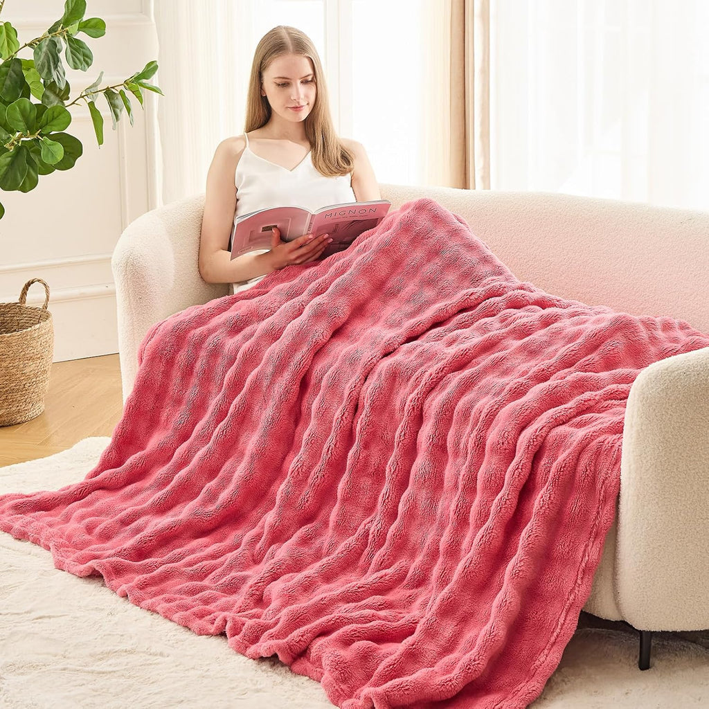 Wajade Soft Fleece Throw Blanket for Couch, 60x80 Inches 3D Bubble Decorative Cozy Fuzzy Flannel Blanket, Lightweight Warm Blanket for Bed Office, Coral Pink