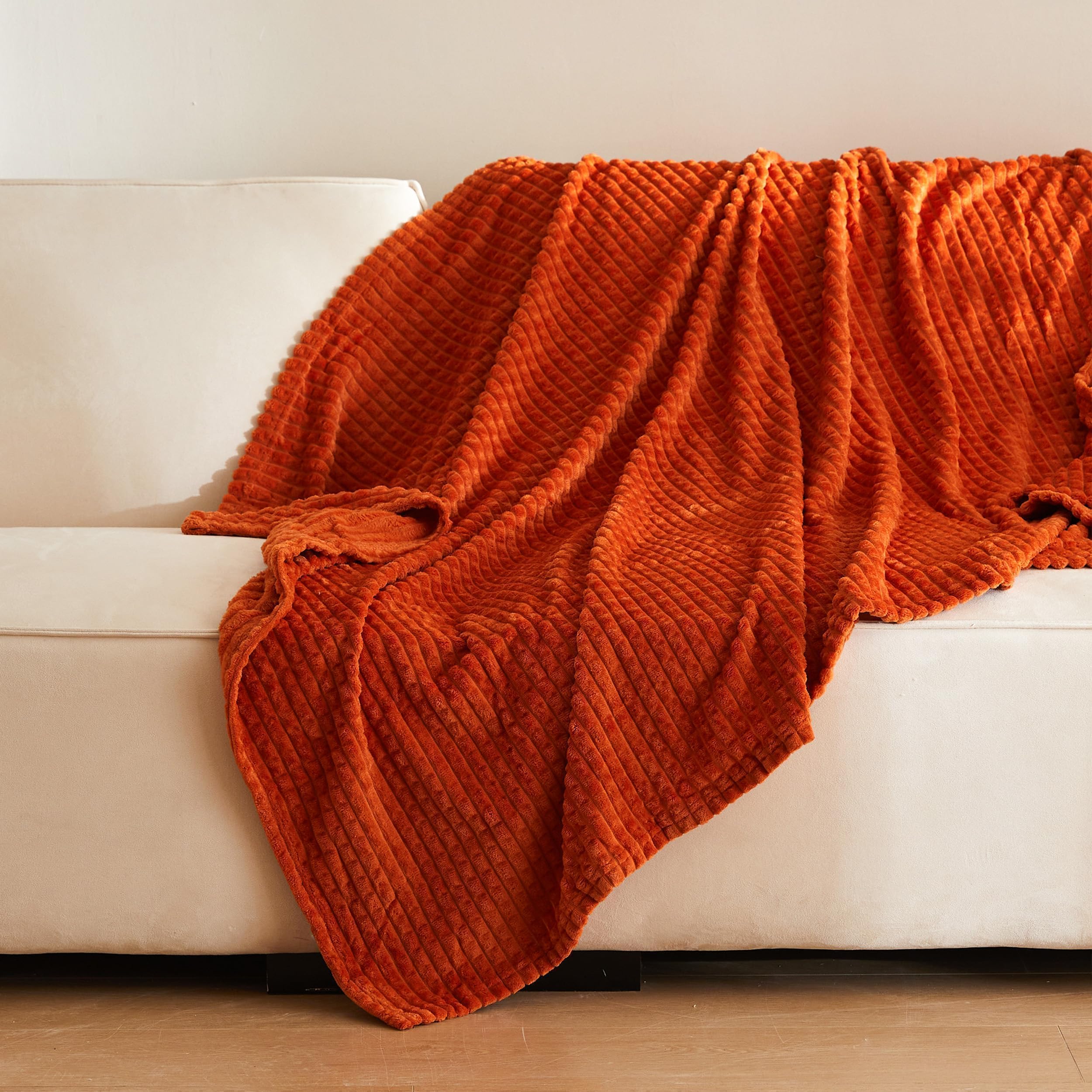 Simple&Opulence Coral Red Throw Blanket for Couch-Super Soft Fluffy Blankets for Women 50x70 Inches Cozy Lightweight Fleece Blanket for Home Decor