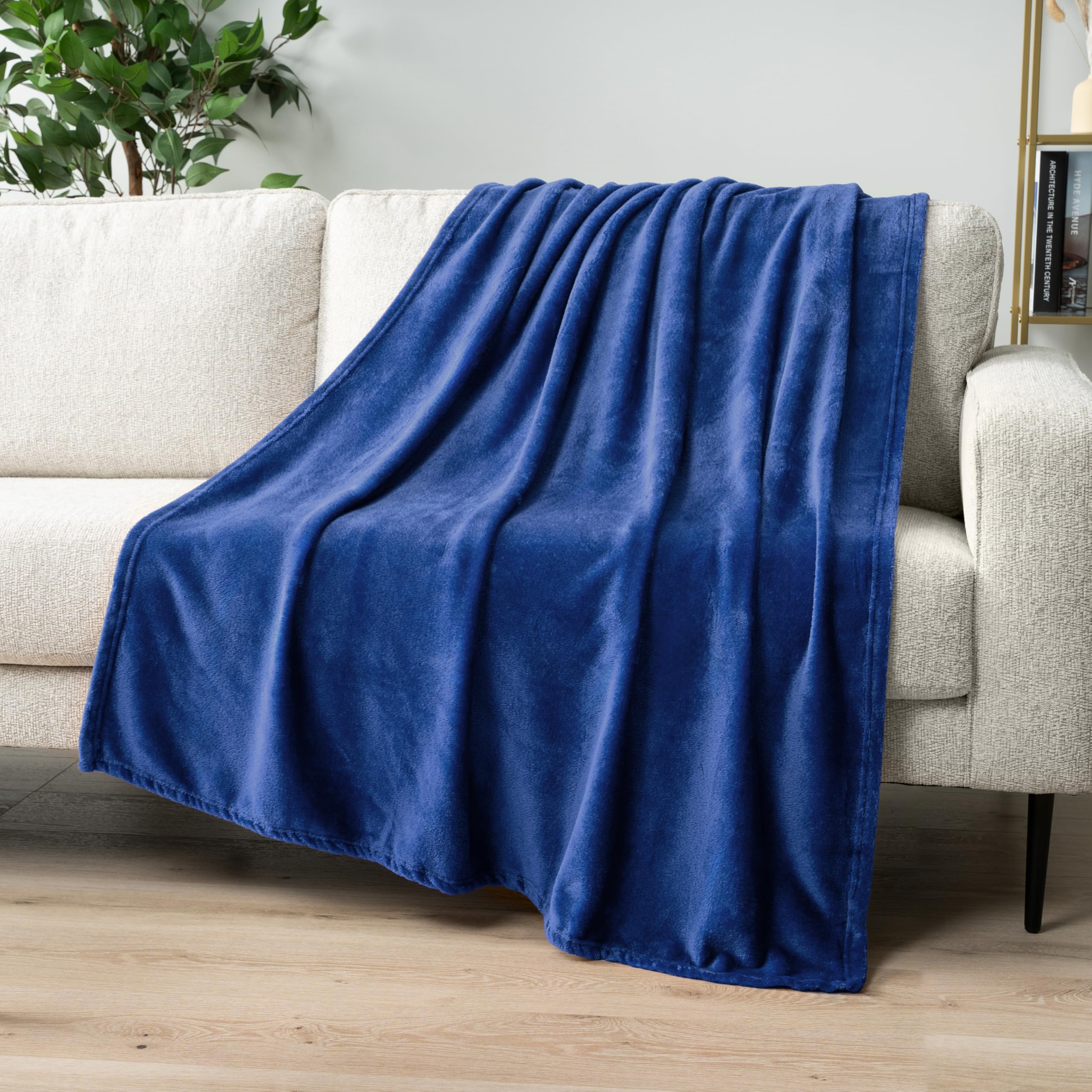 PAVILIA Orange Fleece Throw Blanket for Couch, Coral Peach Soft Fuzzy Fall Flannel Throw for Sofa, Luxury Plush Microfiber Bed Blanket, Cozy Home Halloween Velvet Gift Blanket, 50x60