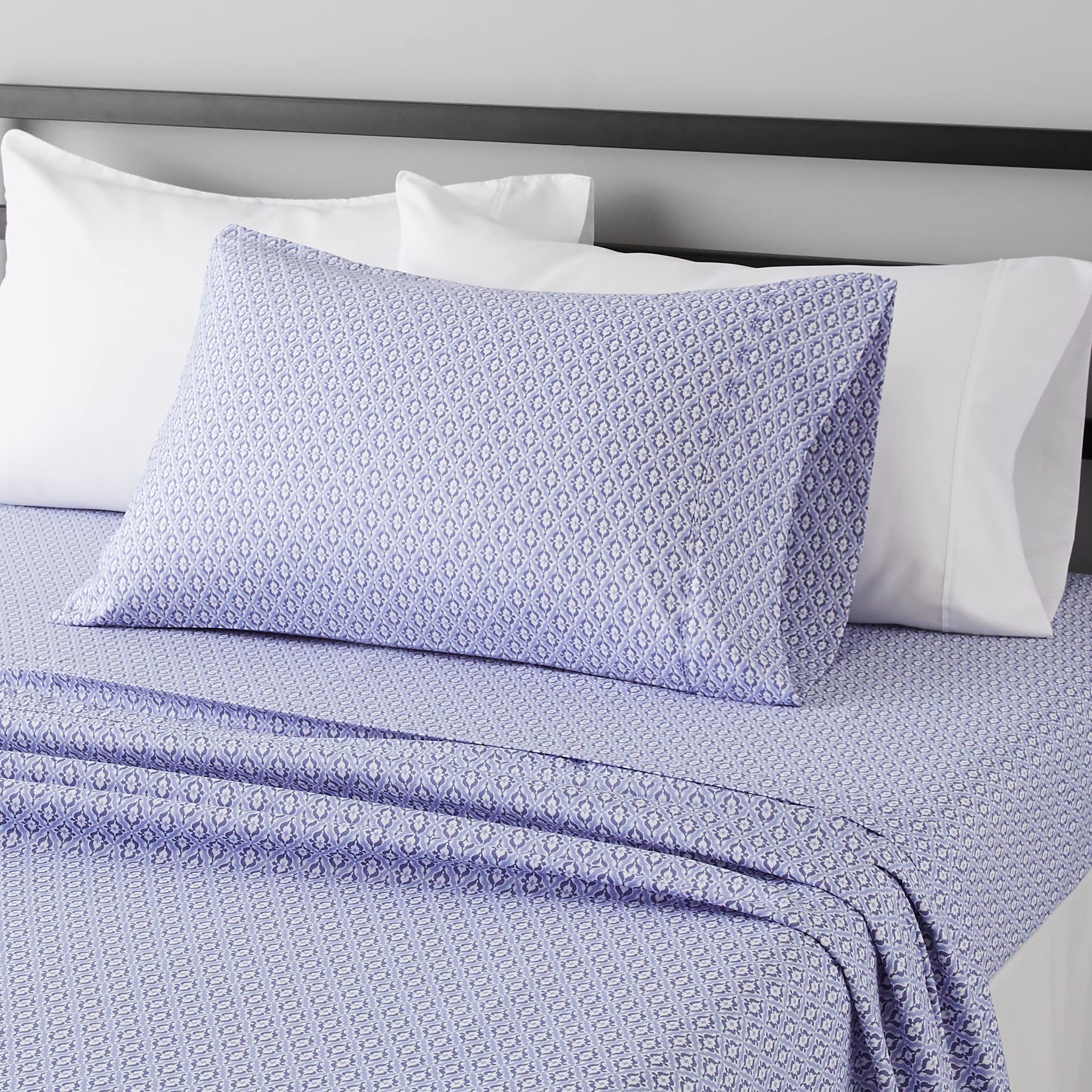 Amazon Basics Breathable, Wrinkle Free Lightweight Microfiber 4-Piece Bed Sheet Set with 14-Inch Deep Pockets, Includes Comfortable Pillowcases, Queen, Peachy Coral, Solid