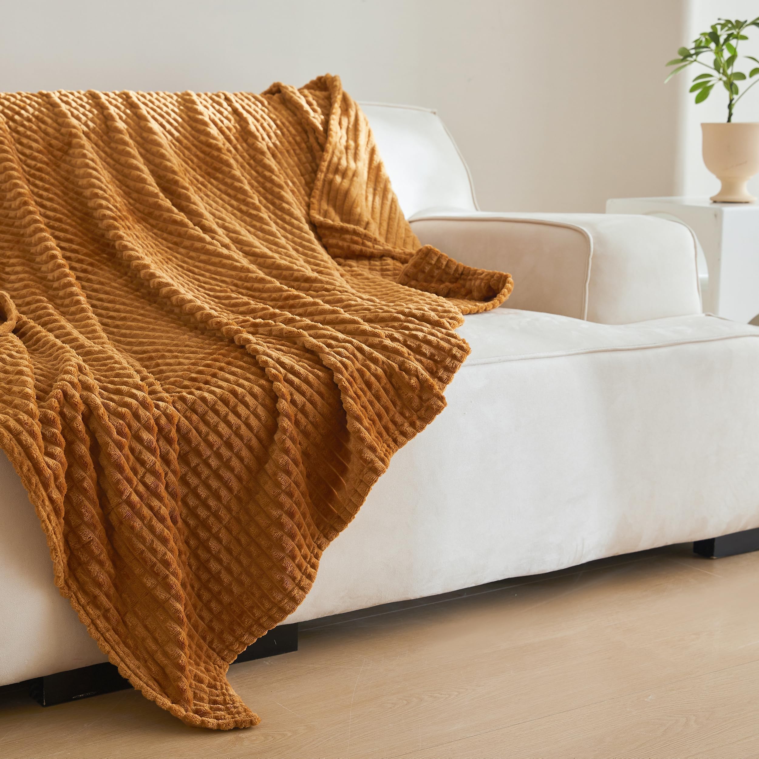 Simple&Opulence Coral Red Throw Blanket for Couch-Super Soft Fluffy Blankets for Women 50x70 Inches Cozy Lightweight Fleece Blanket for Home Decor