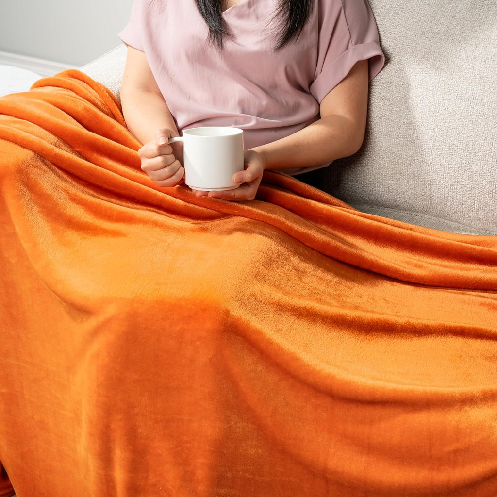 PAVILIA Orange Fleece Throw Blanket for Couch, Coral Peach Soft Fuzzy Fall Flannel Throw for Sofa, Luxury Plush Microfiber Bed Blanket, Cozy Home Halloween Velvet Gift Blanket, 50x60