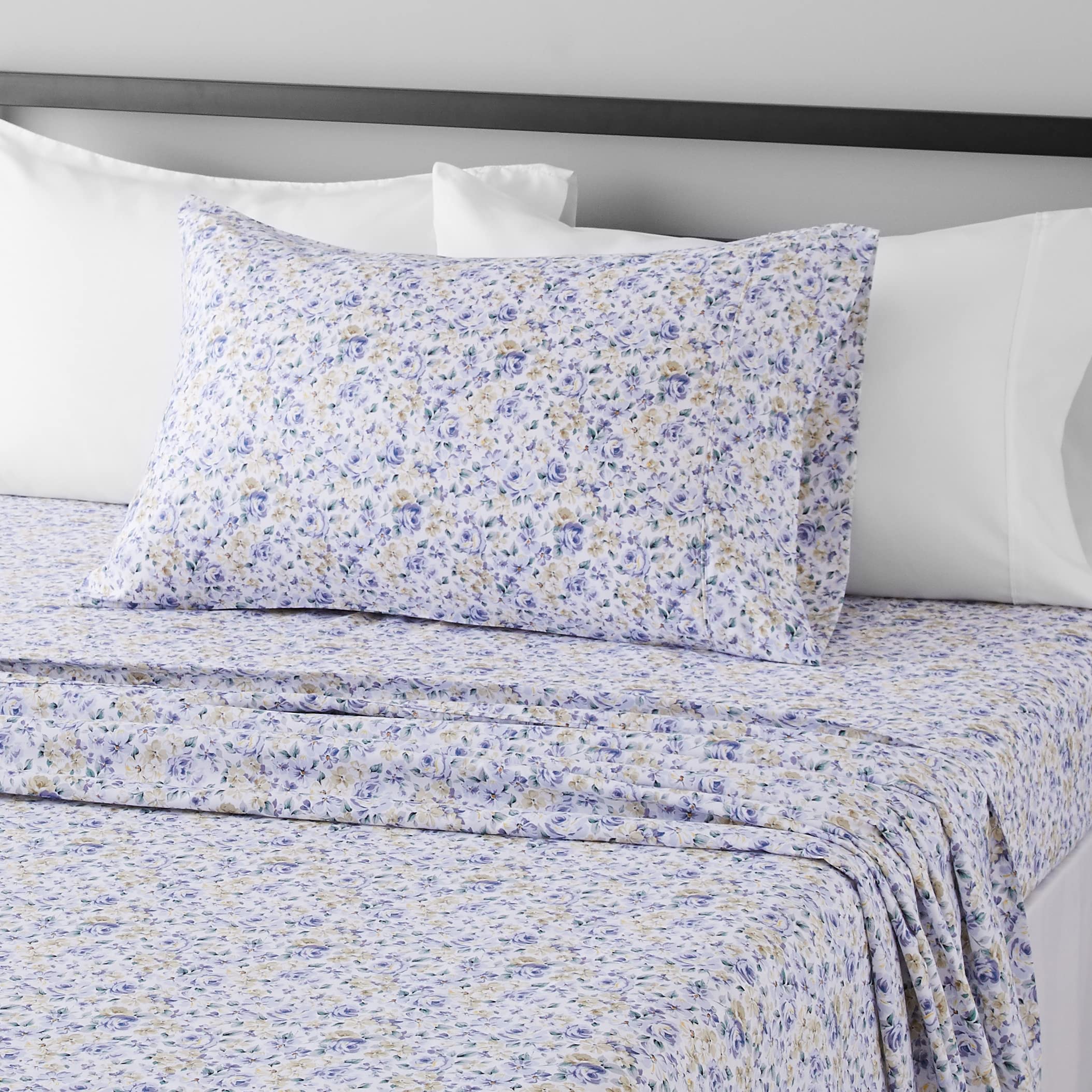Amazon Basics Breathable, Wrinkle Free Lightweight Microfiber 4-Piece Bed Sheet Set with 14-Inch Deep Pockets, Includes Comfortable Pillowcases, Queen, Peachy Coral, Solid