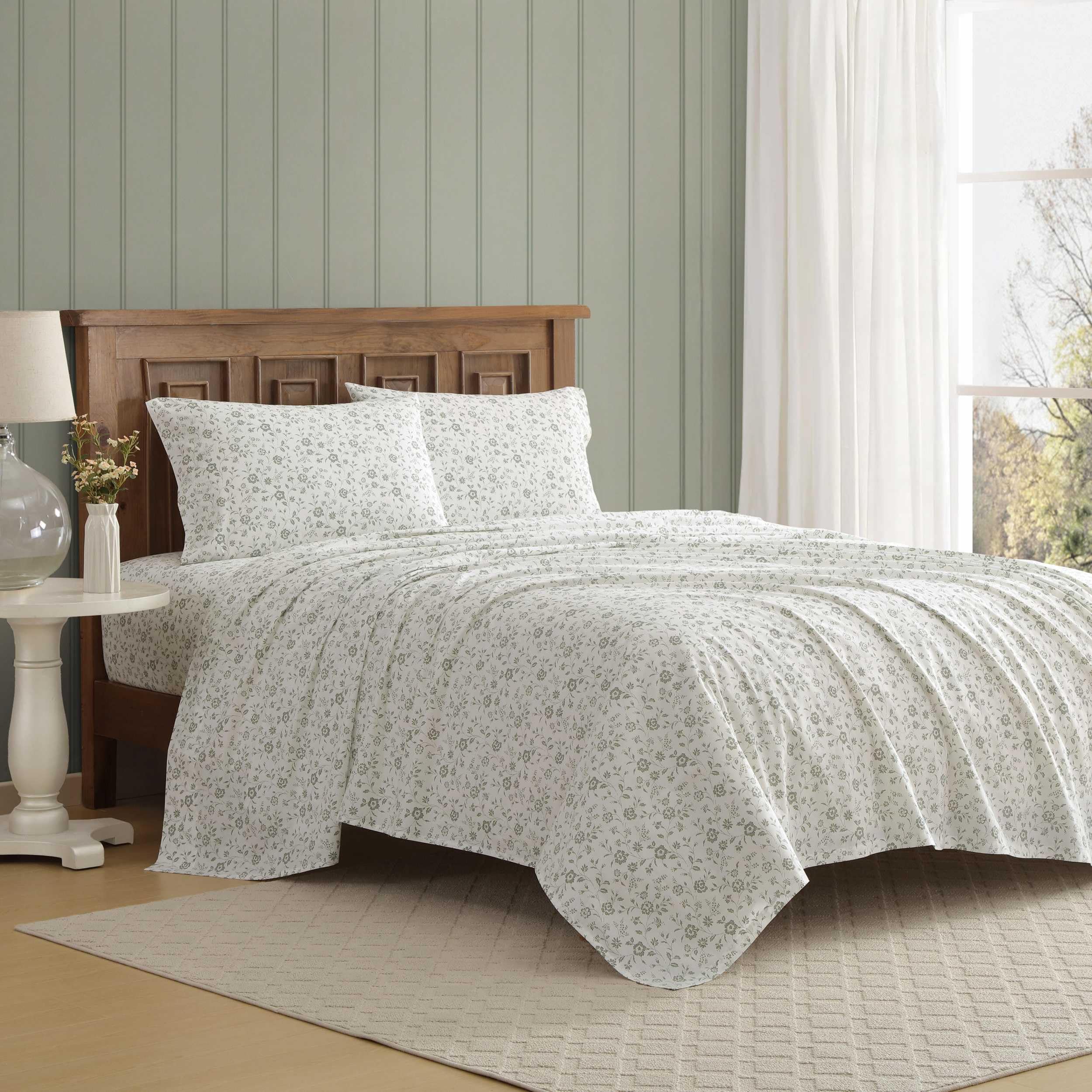 Laura Ashley - Queen Sheet Set, Crisp & Cool Sheets w/a Naturally Smooth Cotton Percale Feel, Deep Pocket, Bed Sheets with Matching Pillowcases & Fitted Sheet (Francesca Blue)
