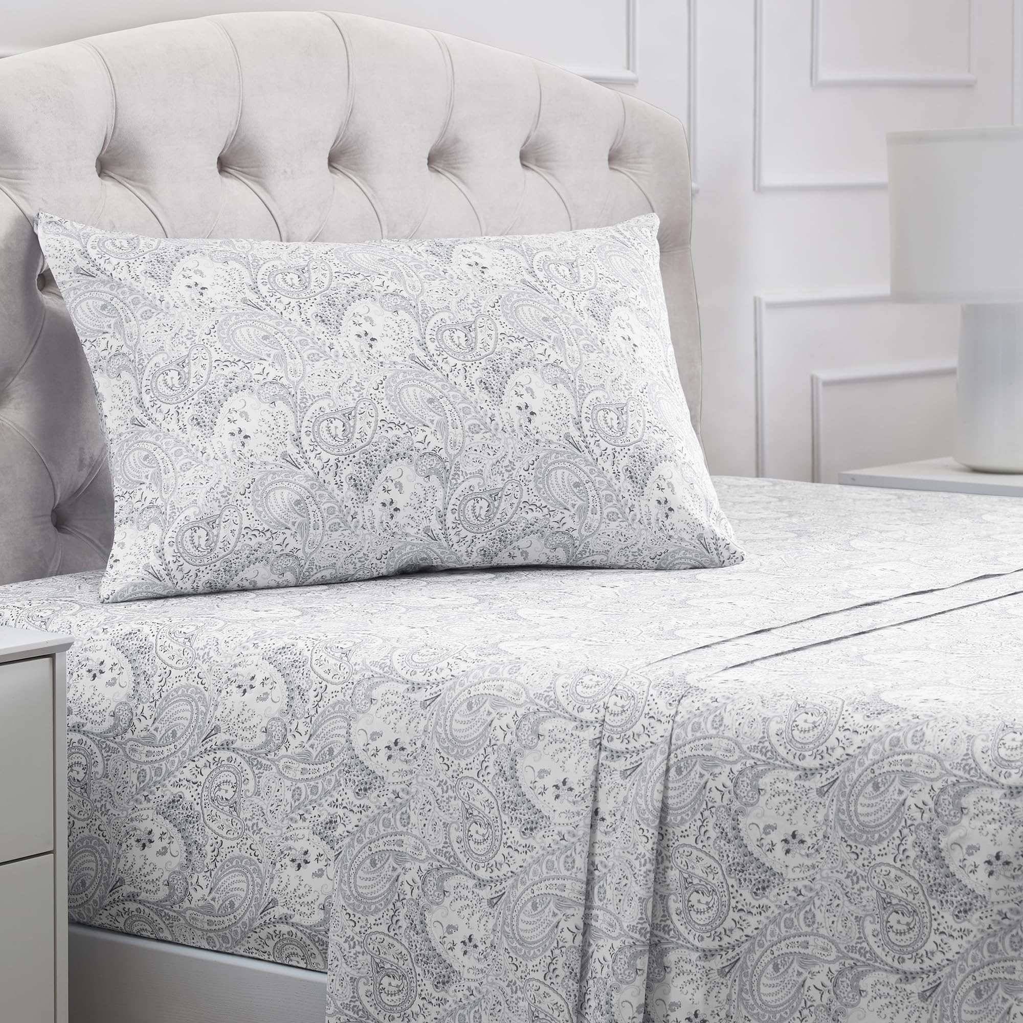 Mellanni Queen Sheets Set - 4 PC Iconic Collection Bedding - Hotel Luxury, Extra Soft, Cooling Bed Sheets - Wrinkle, Fade, Stain Resistant (Queen, White)